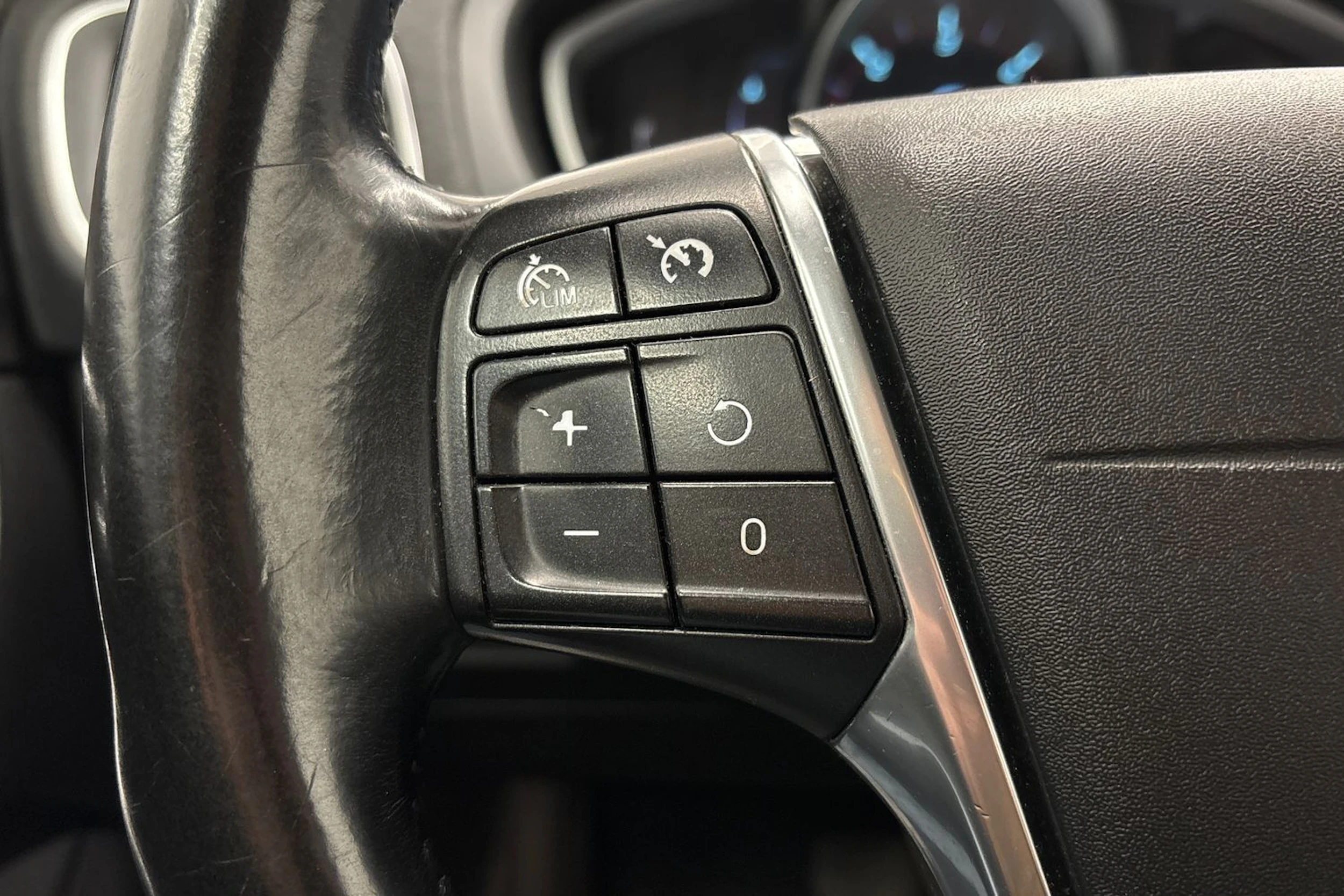 Ruskea (beige) Volvo V40 Cross Country 2014 kuva 13.
