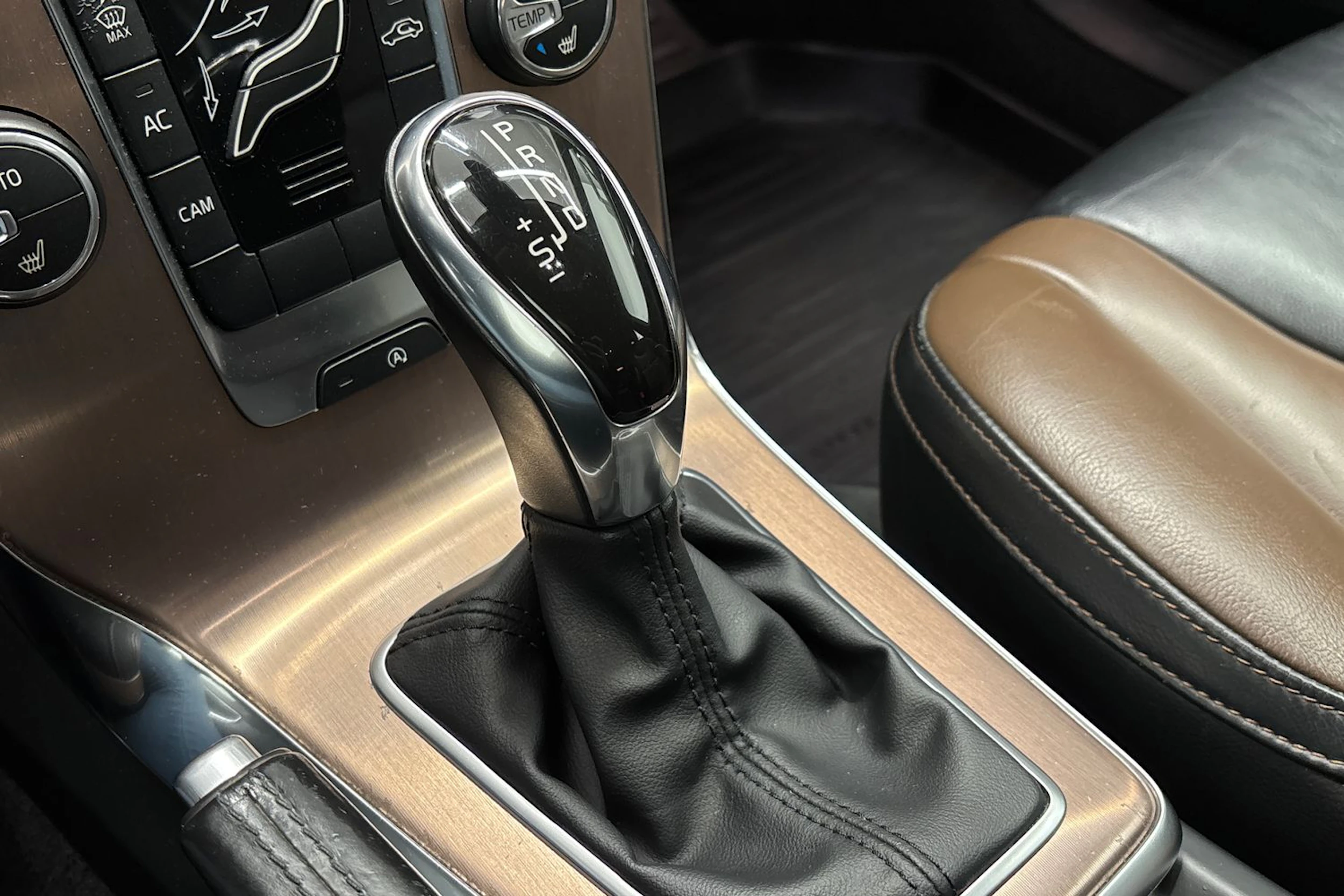 Ruskea (beige) Volvo V40 Cross Country 2014 kuva 18.