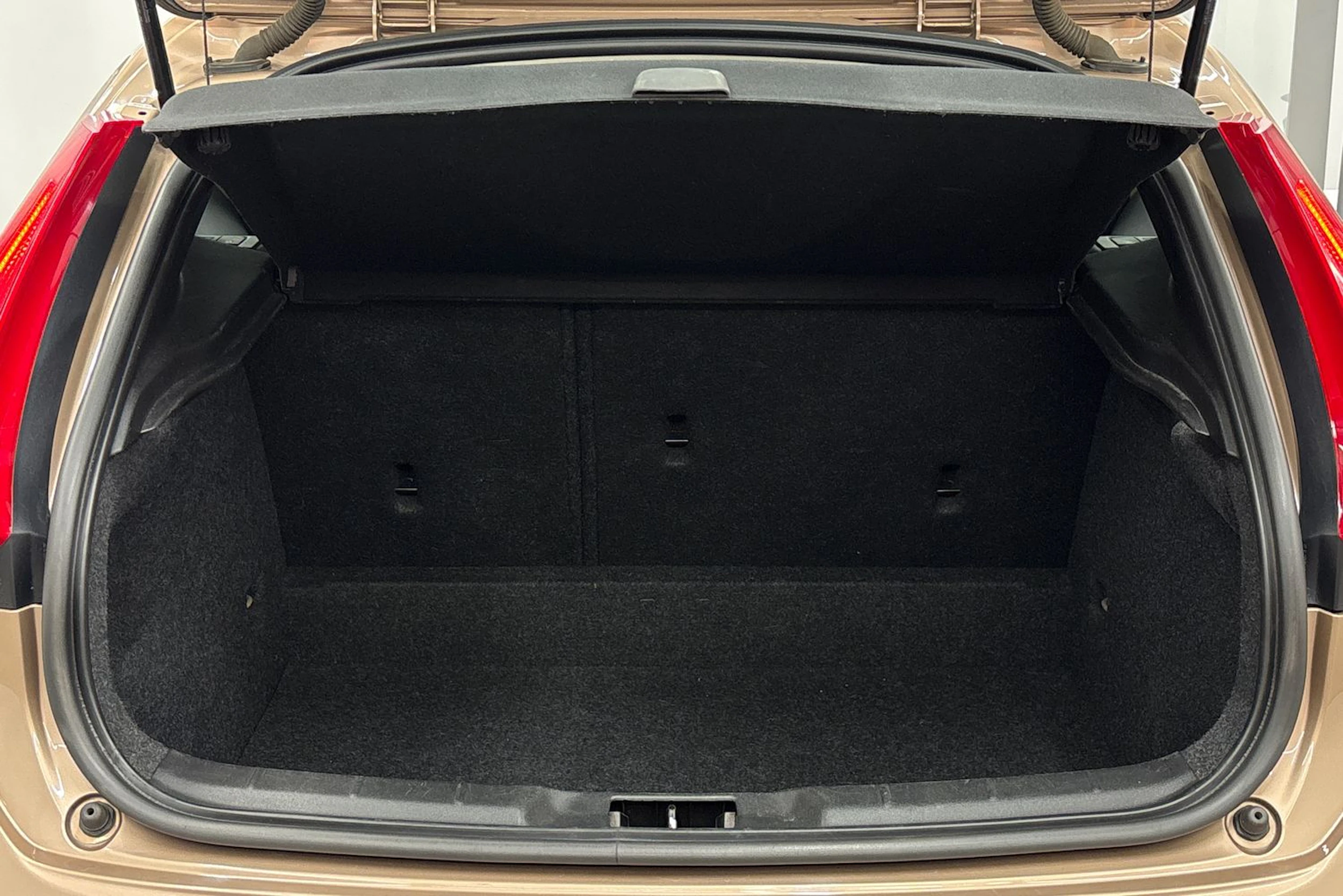 Ruskea (beige) Volvo V40 Cross Country 2014 kuva 19.