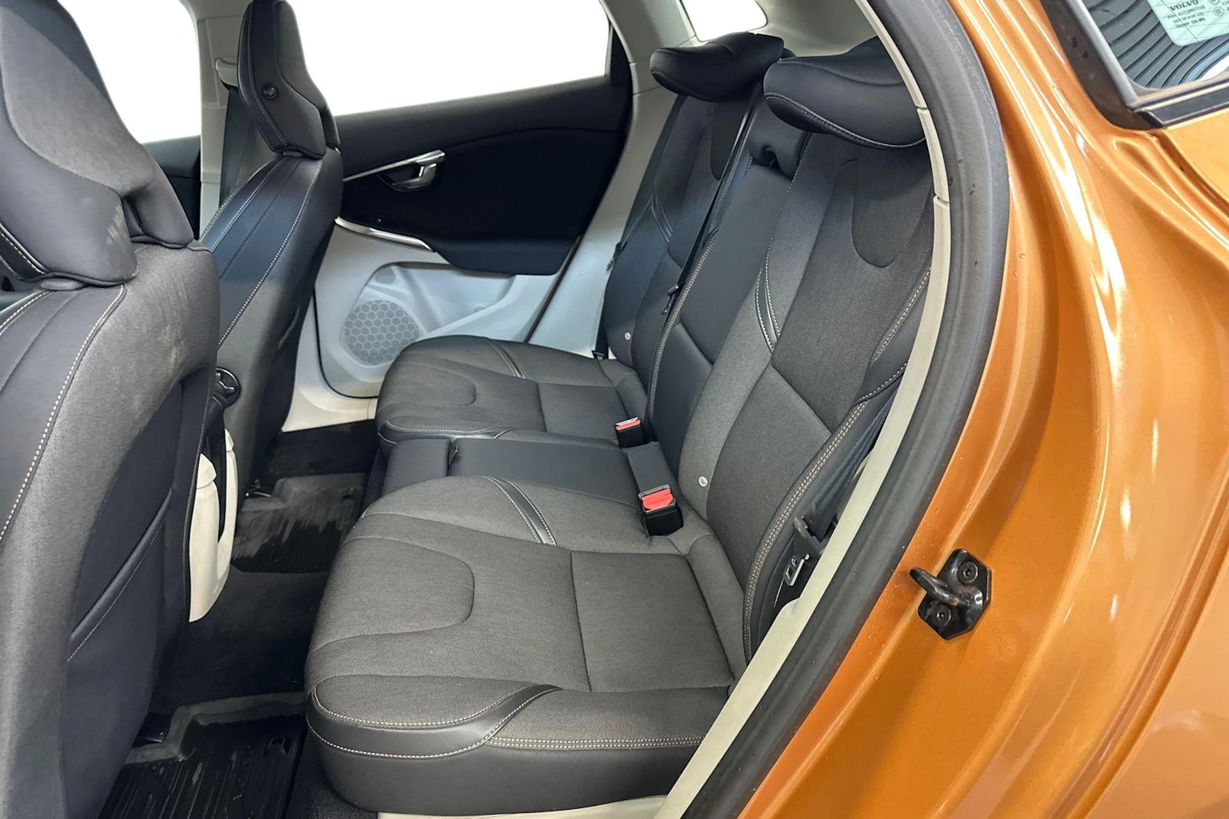 oranssi Volvo V40 Cross Country 2014 kuva 11.