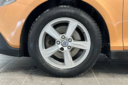 oranssi Volvo V40 Cross Country 2014 kuva 13.