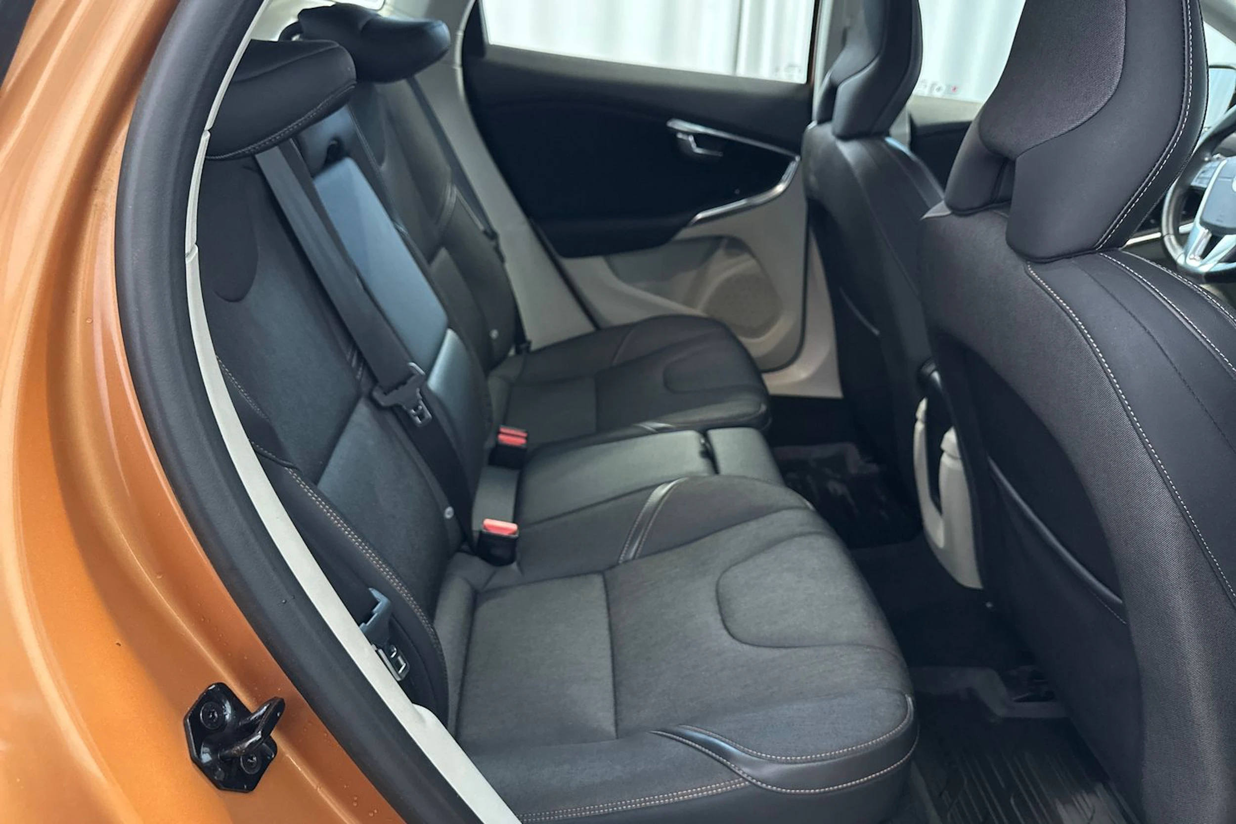 oranssi Volvo V40 Cross Country 2014 kuva 14.