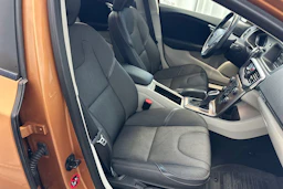 oranssi Volvo V40 Cross Country 2014 kuva 15.