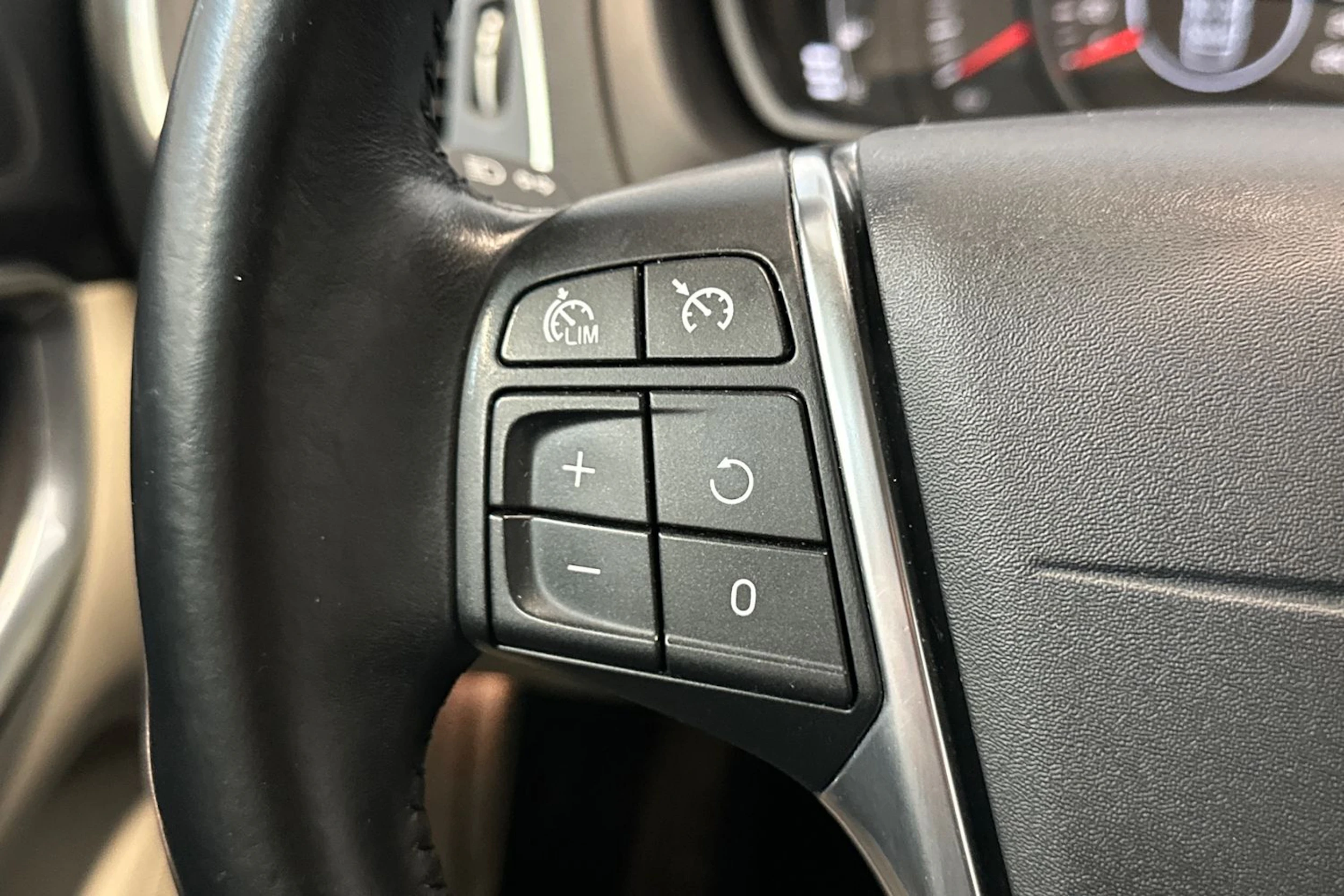 oranssi Volvo V40 Cross Country 2014 kuva 20.