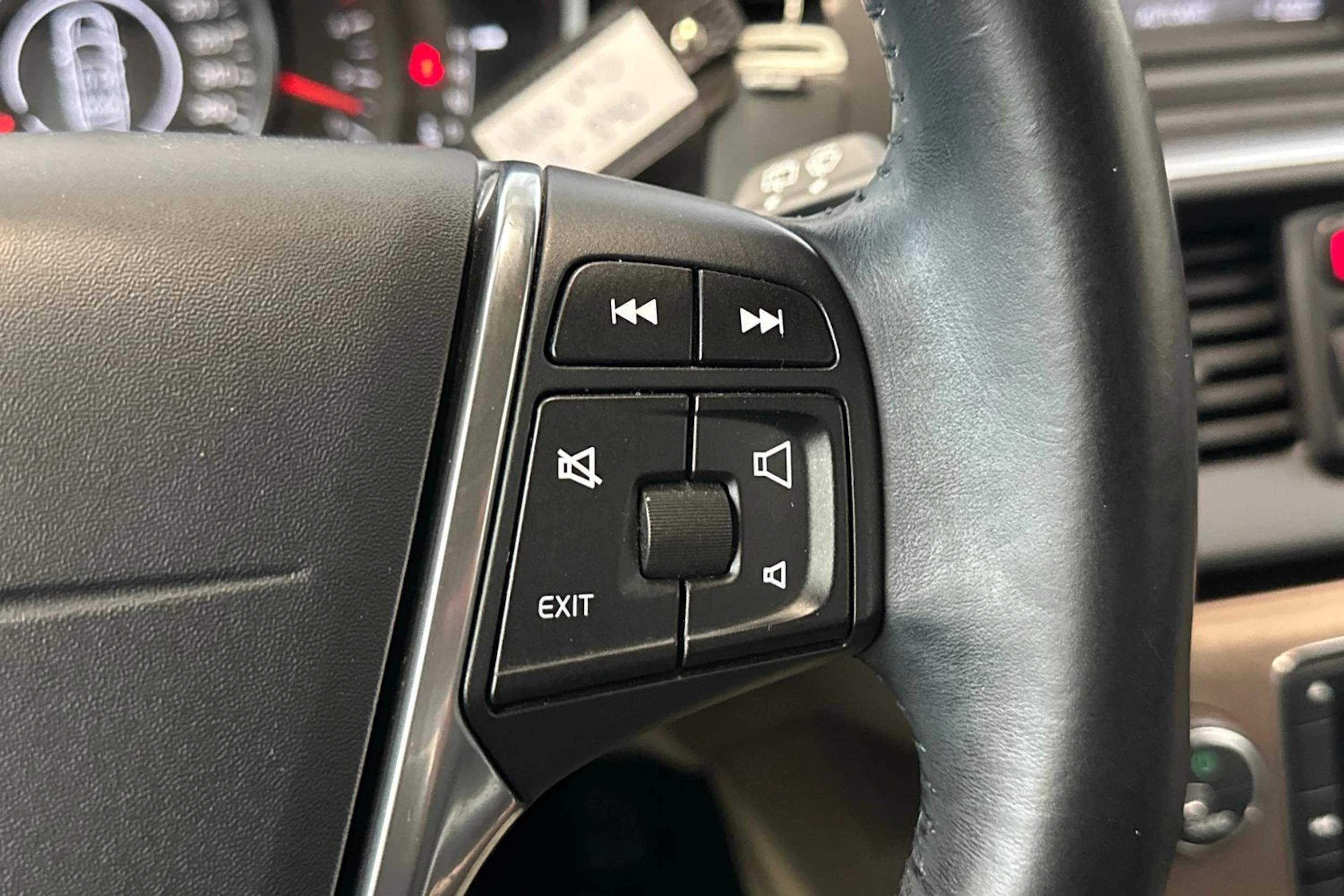 oranssi Volvo V40 Cross Country 2014 kuva 21.