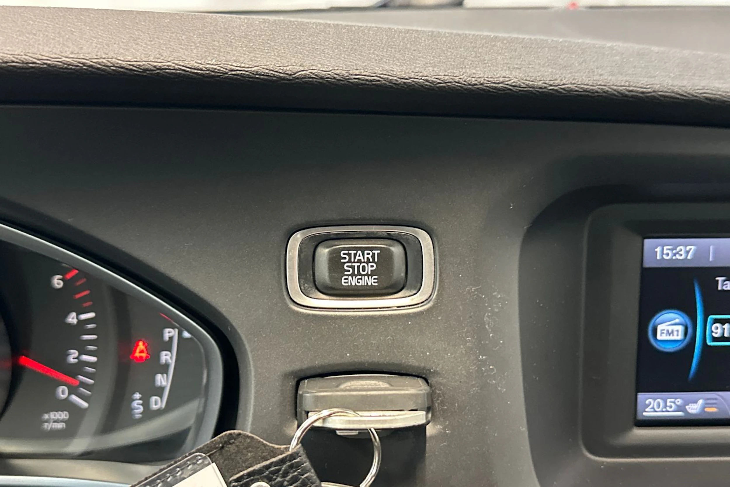 oranssi Volvo V40 Cross Country 2014 kuva 24.