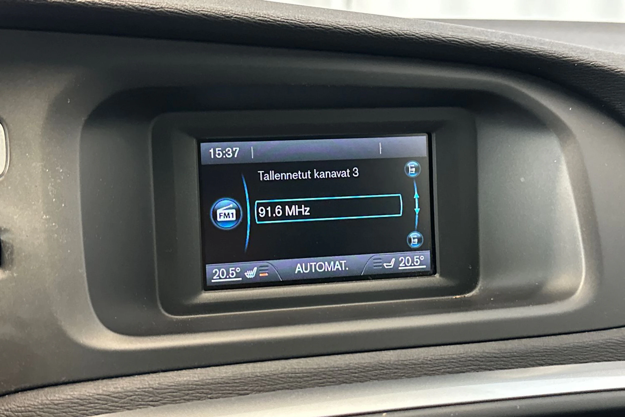 oranssi Volvo V40 Cross Country 2014 kuva 25.