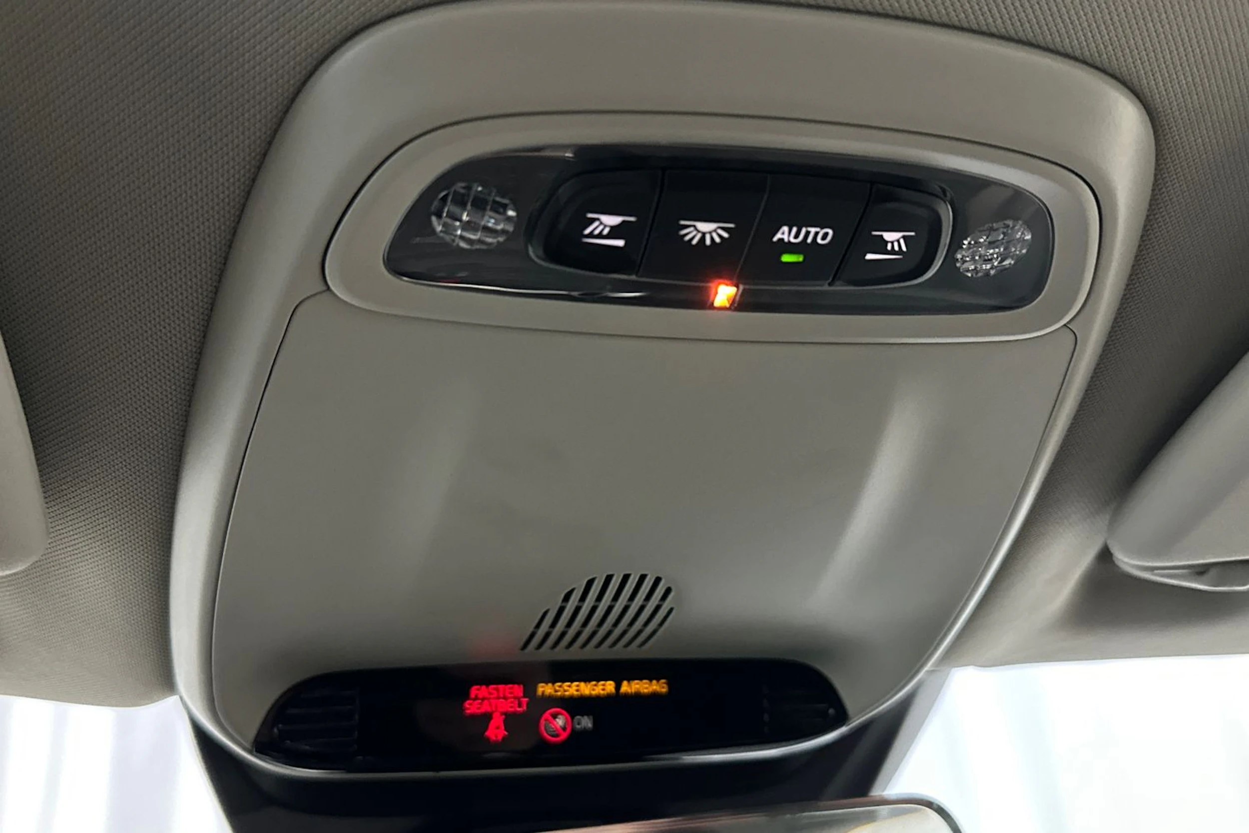 oranssi Volvo V40 Cross Country 2014 kuva 30.