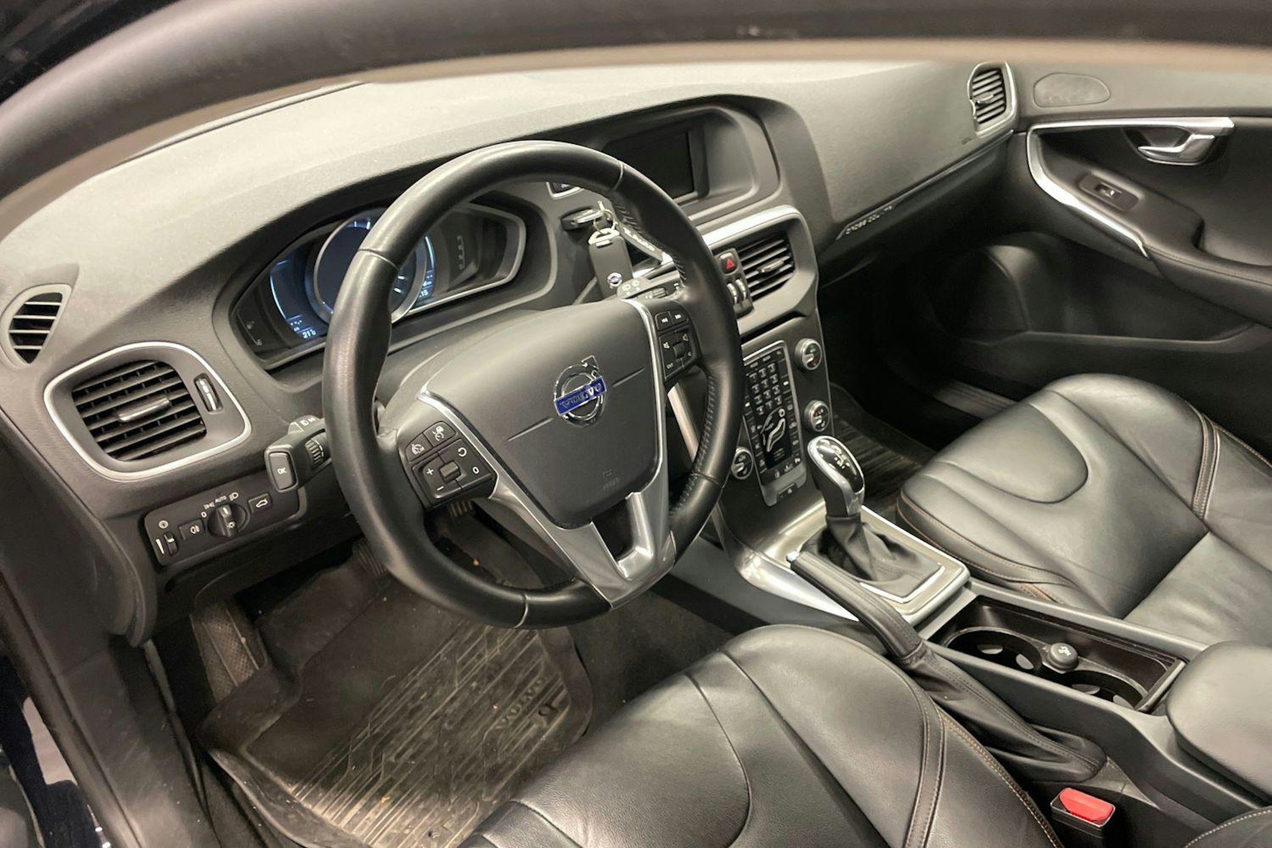 sininen Volvo V40 Cross Country 2015 kuva 3.