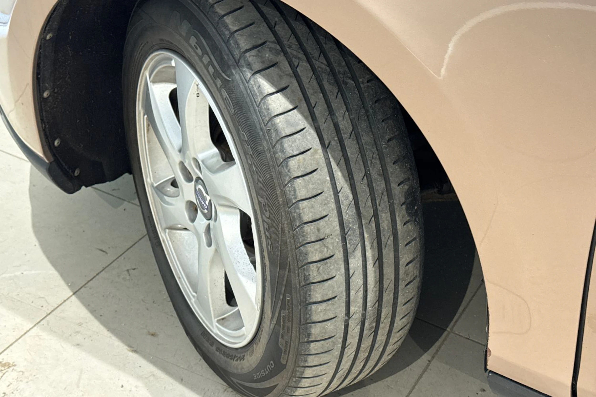 ruskea (beige) Volvo V40 Cross Country 2015 kuva 13.