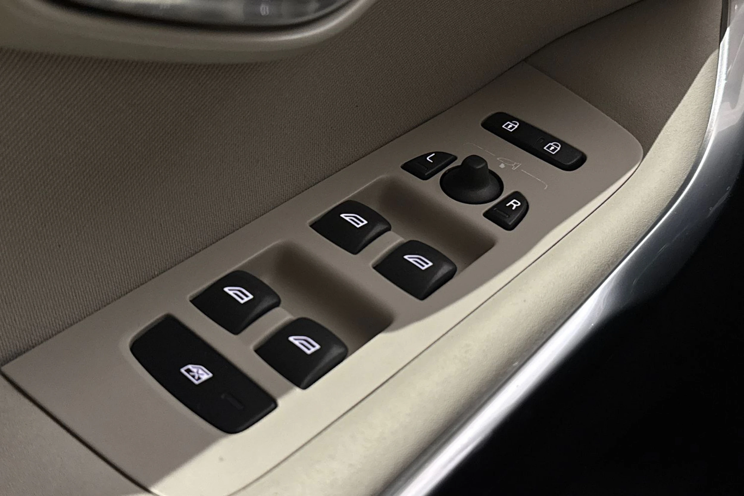 ruskea (beige) Volvo V40 Cross Country 2015 kuva 20.