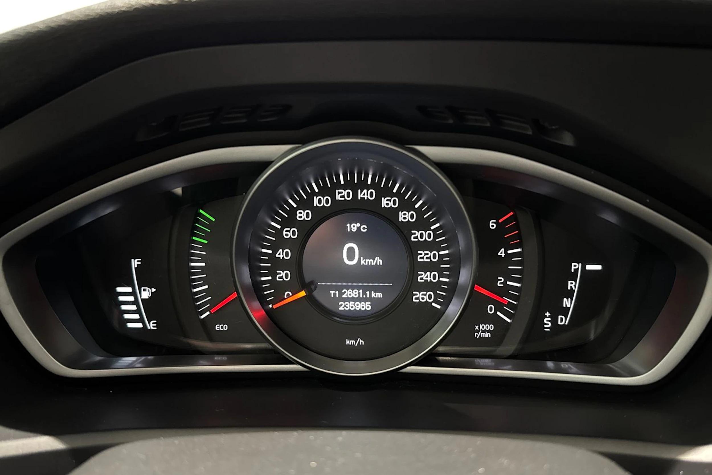 ruskea (beige) Volvo V40 Cross Country 2015 kuva 21.