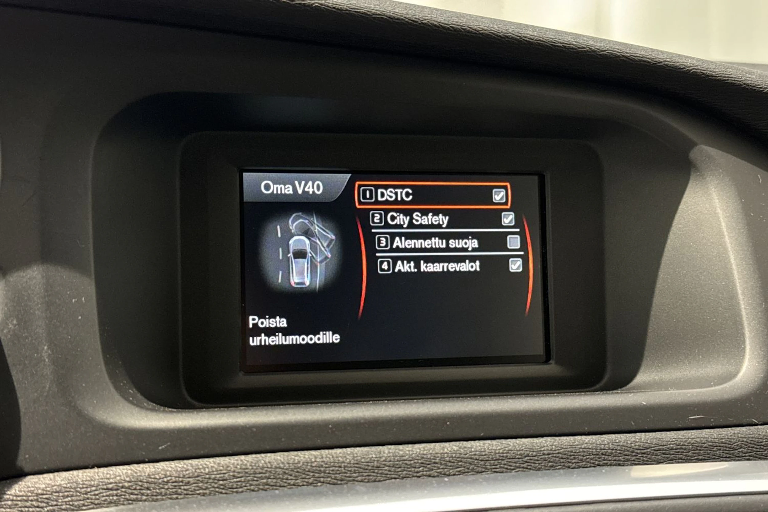 ruskea (beige) Volvo V40 Cross Country 2015 kuva 24.