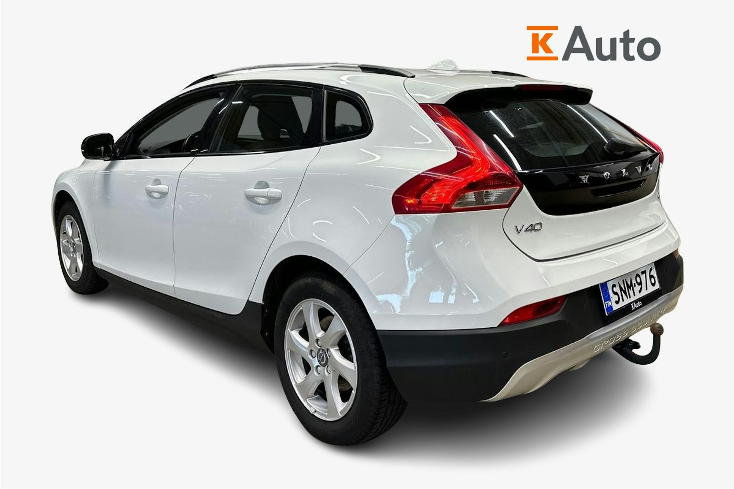 valkoinen Volvo V40 Cross Country 2015 kuva 2.