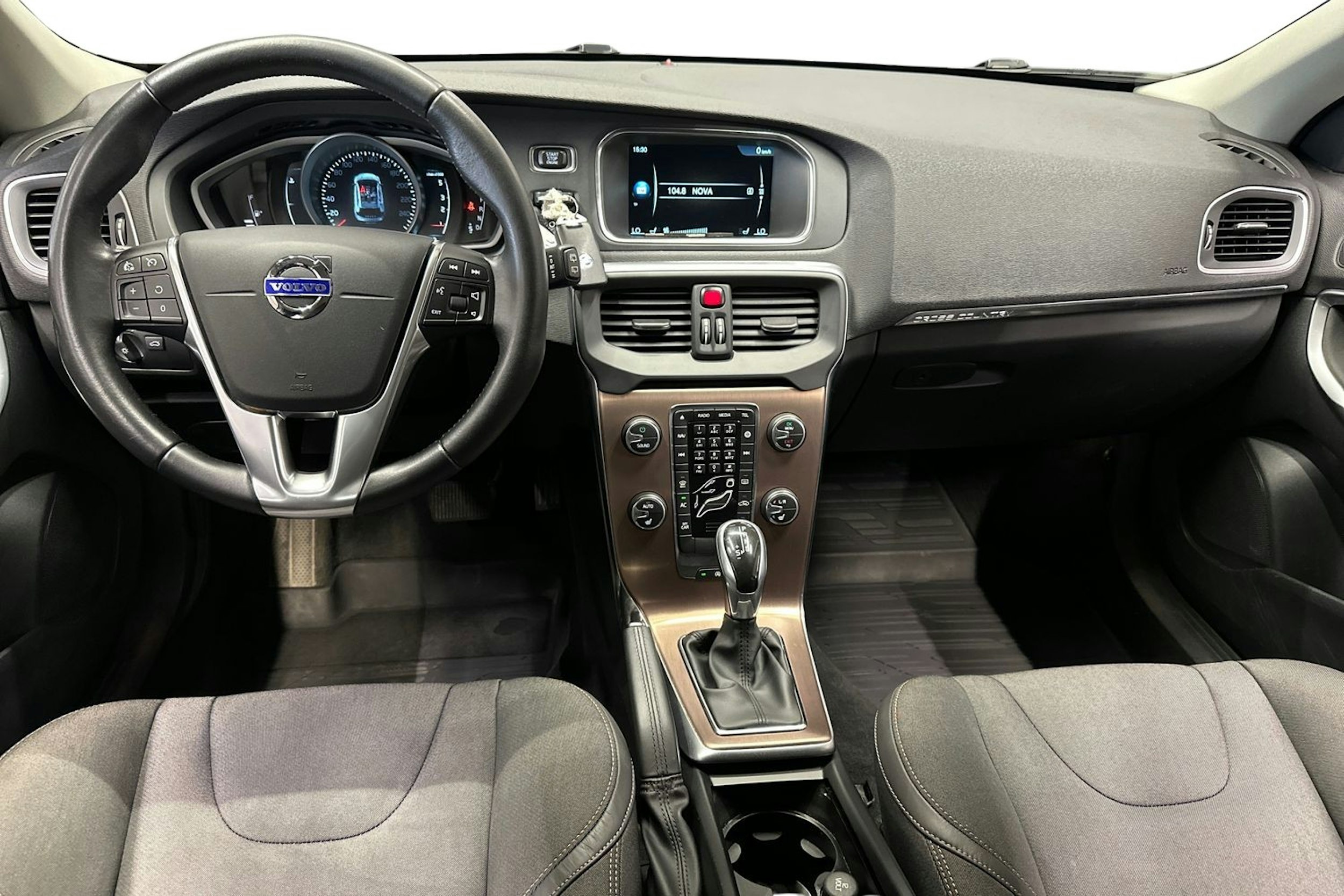 valkoinen Volvo V40 Cross Country 2015 kuva 9.