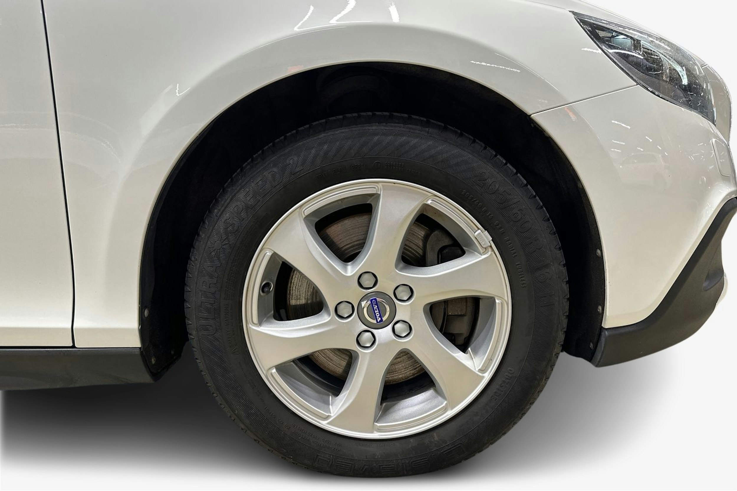 valkoinen Volvo V40 Cross Country 2015 kuva 11.