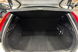 valkoinen Volvo V40 Cross Country 2015 kuva 14.