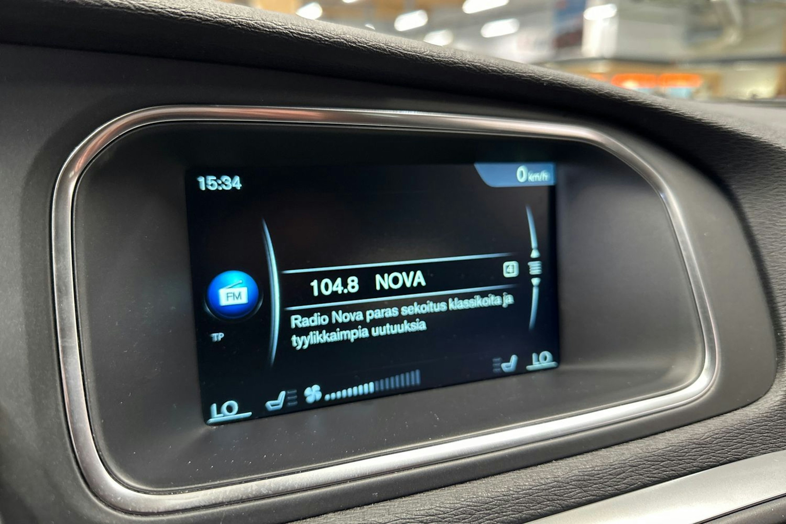 valkoinen Volvo V40 Cross Country 2015 kuva 19.