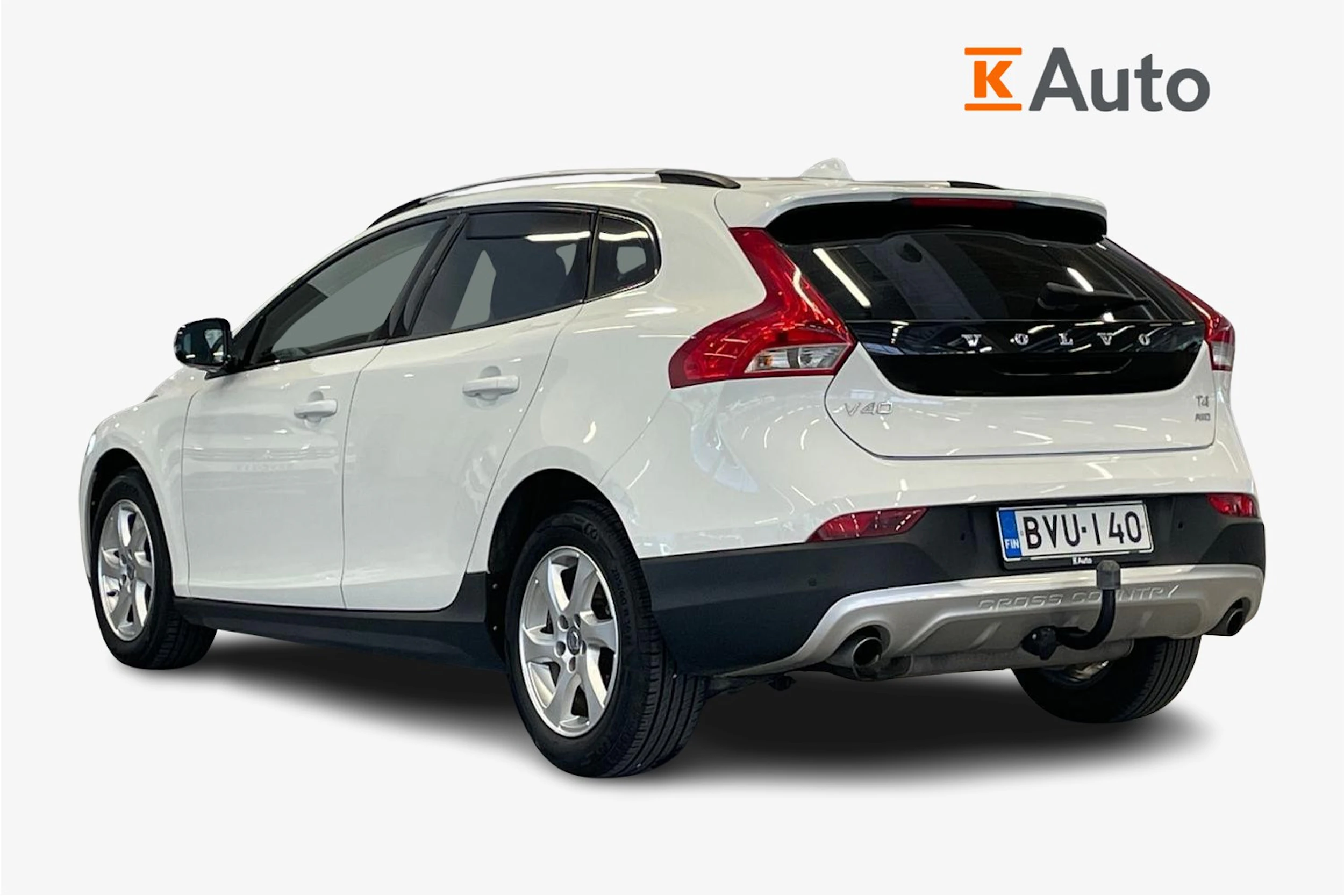 valkoinen Volvo V40 Cross Country 2016 kuva 2.