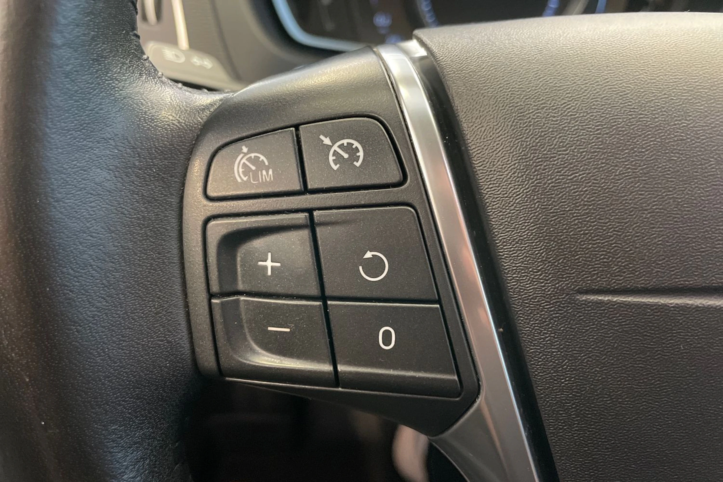 valkoinen Volvo V40 Cross Country 2016 kuva 21.