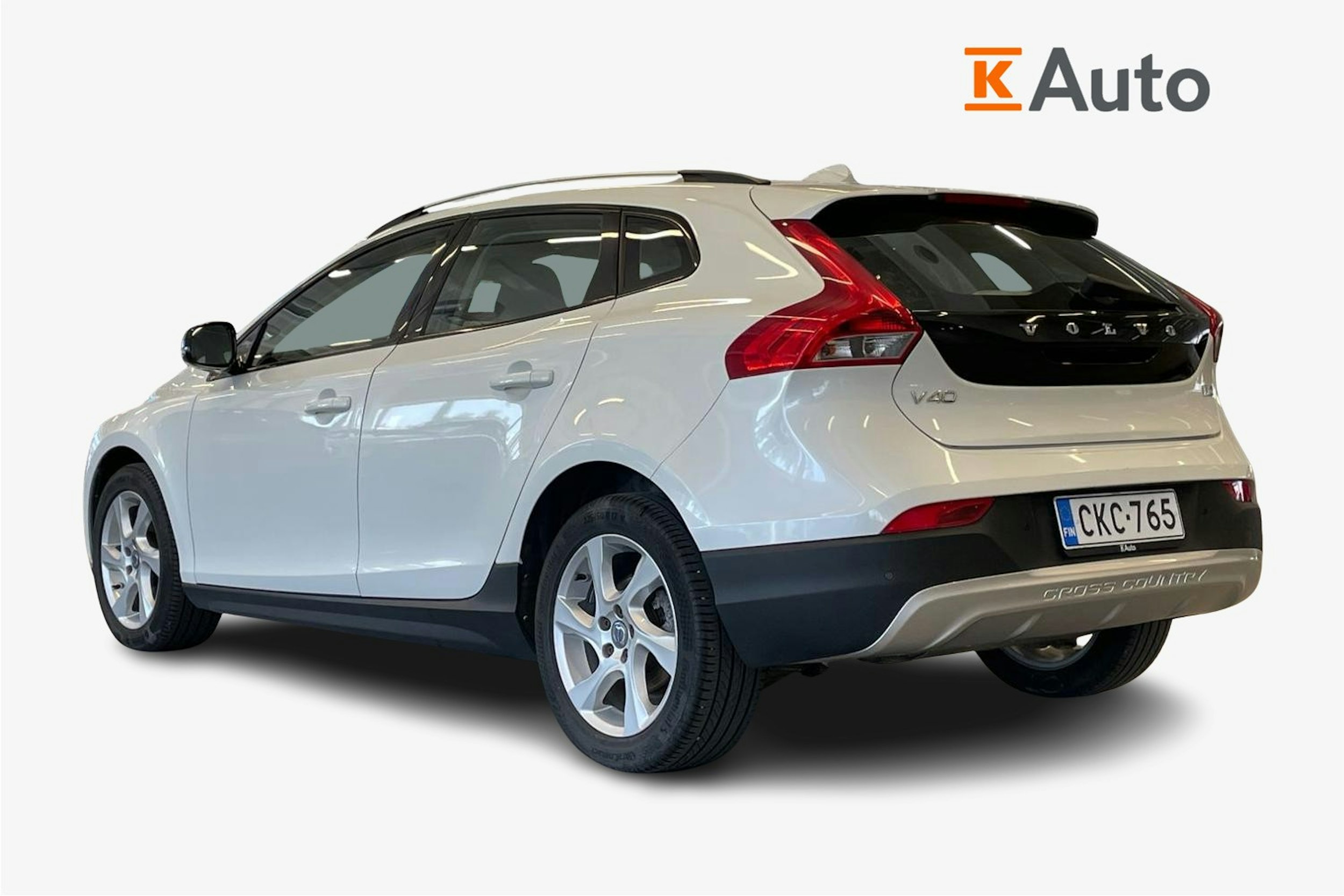 Valkoinen Volvo V40 Cross Country 2016 kuva 2.