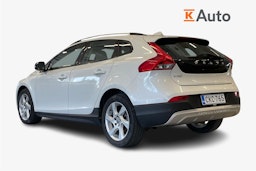 Valkoinen Volvo V40 Cross Country 2016 kuva 2.