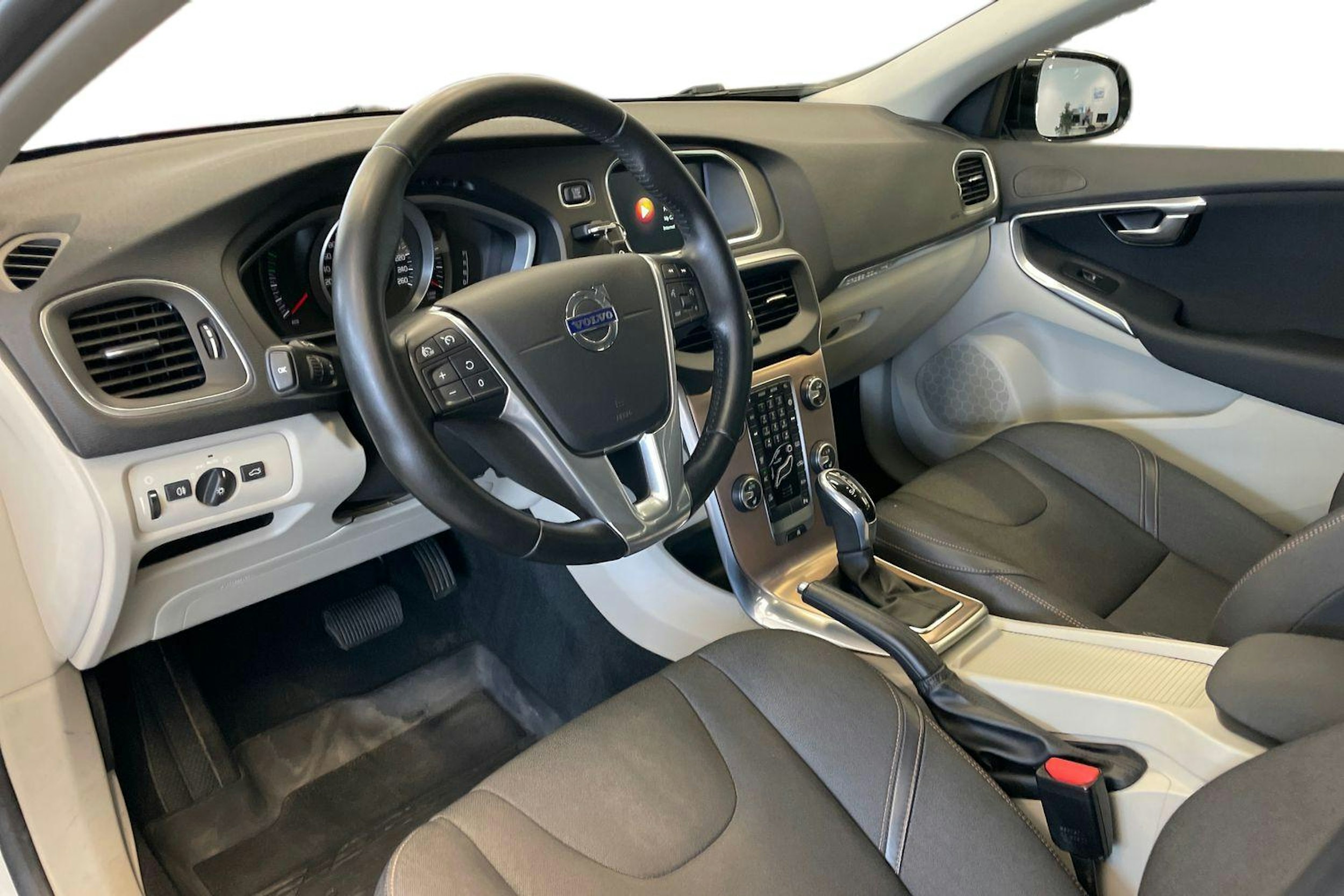 Valkoinen Volvo V40 Cross Country 2016 kuva 7.