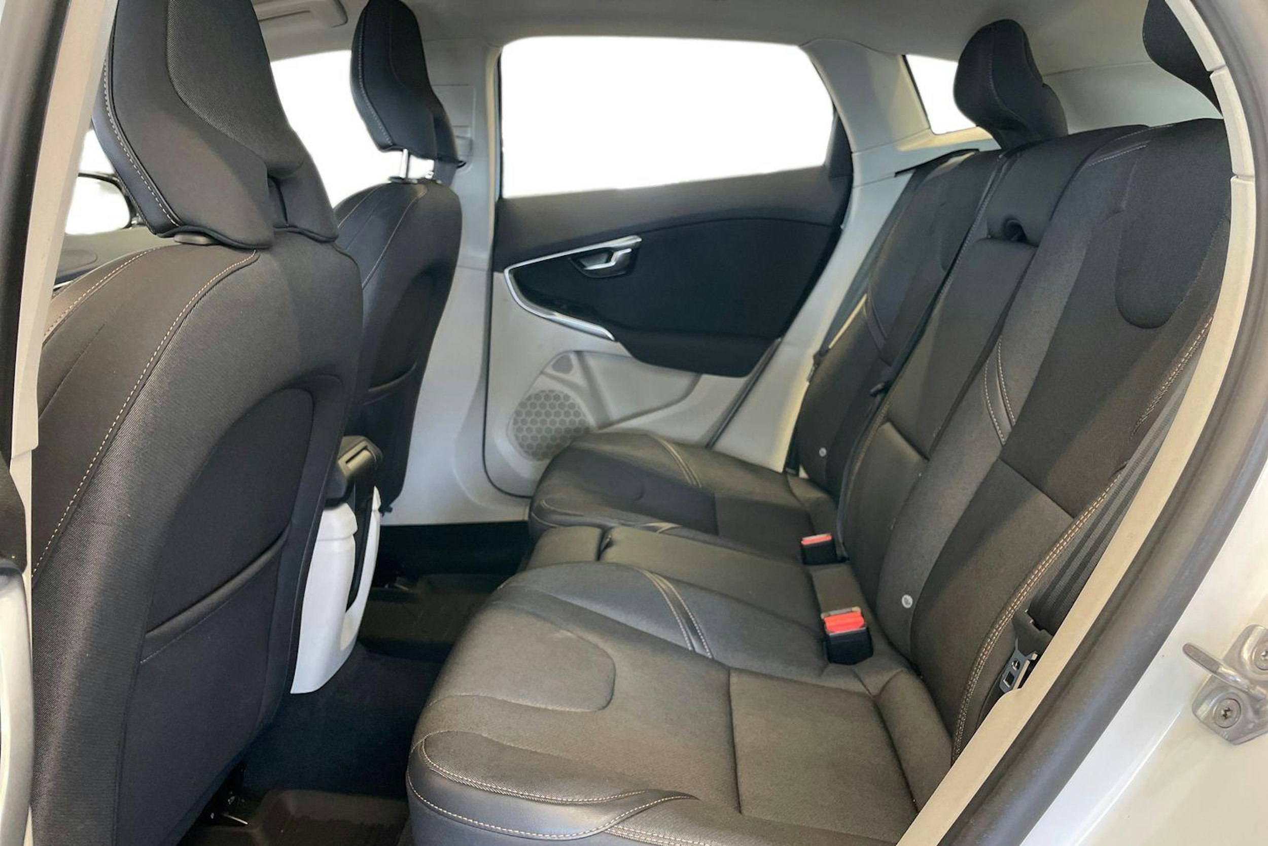 Valkoinen Volvo V40 Cross Country 2016 kuva 10.