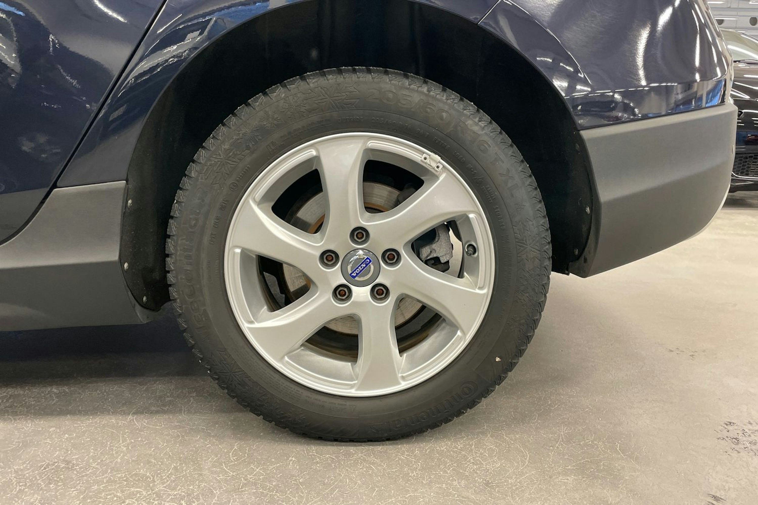 sininen Volvo V40 Cross Country 2016 kuva 11.
