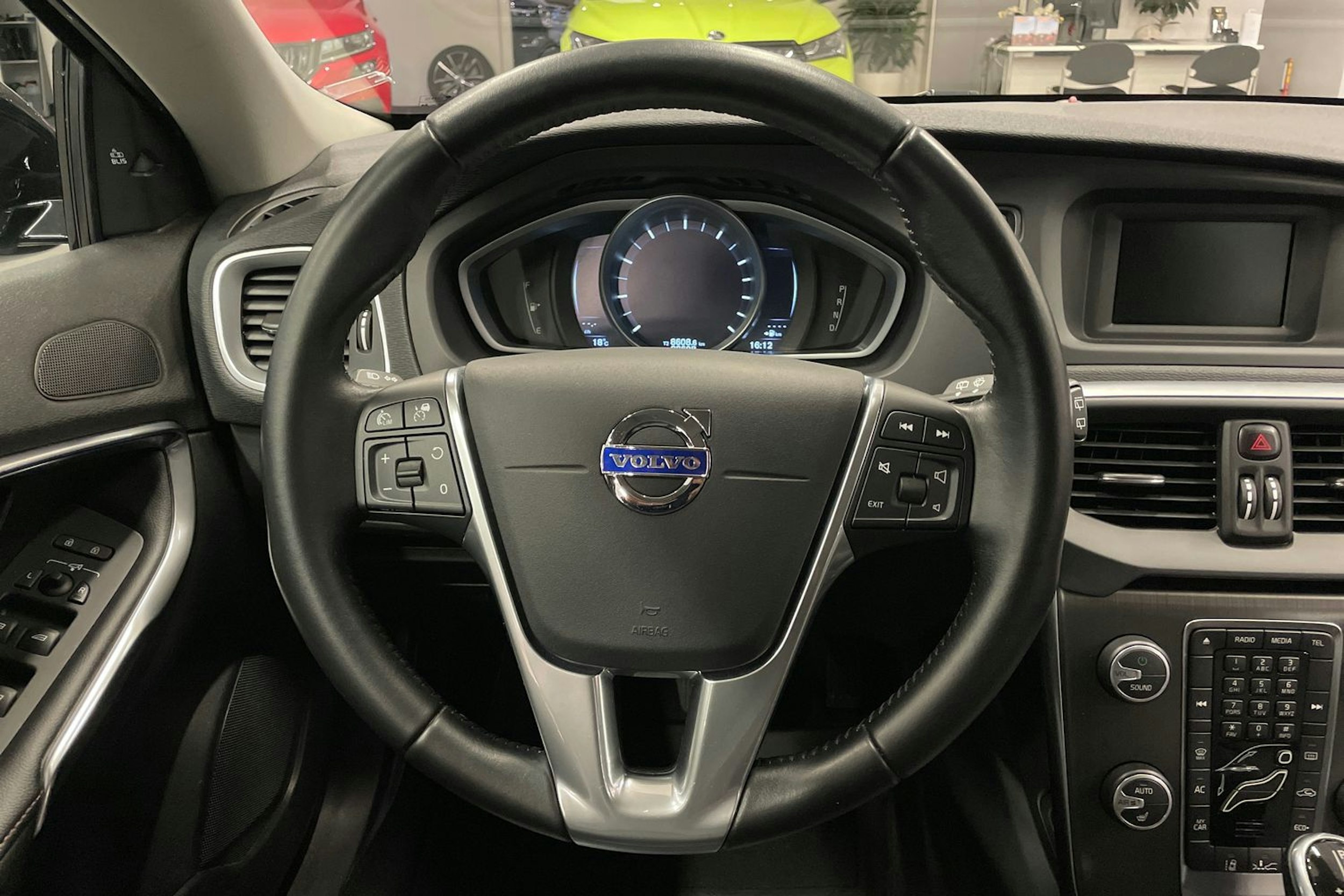sininen Volvo V40 Cross Country 2016 kuva 15.