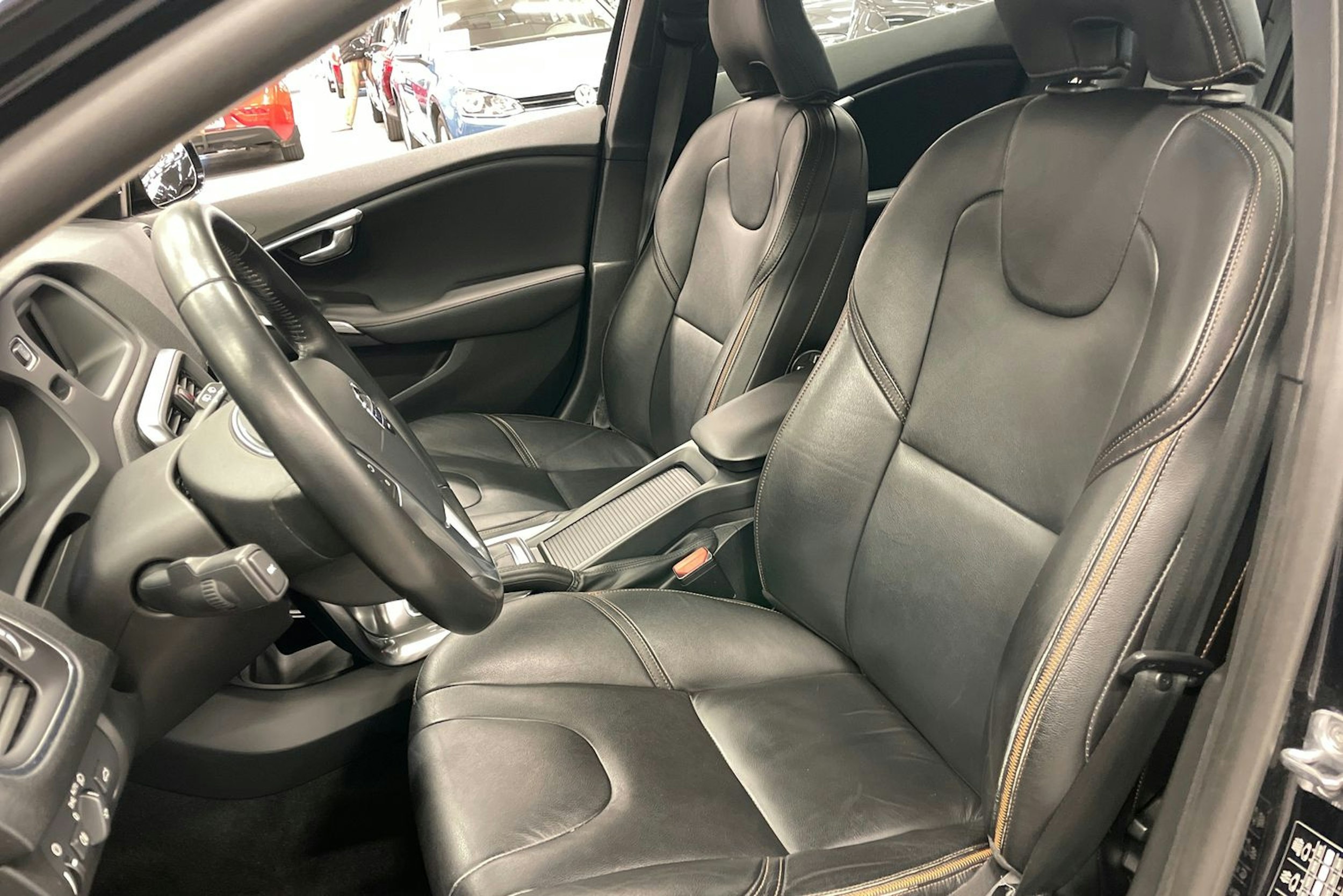 sininen Volvo V40 Cross Country 2016 kuva 17.