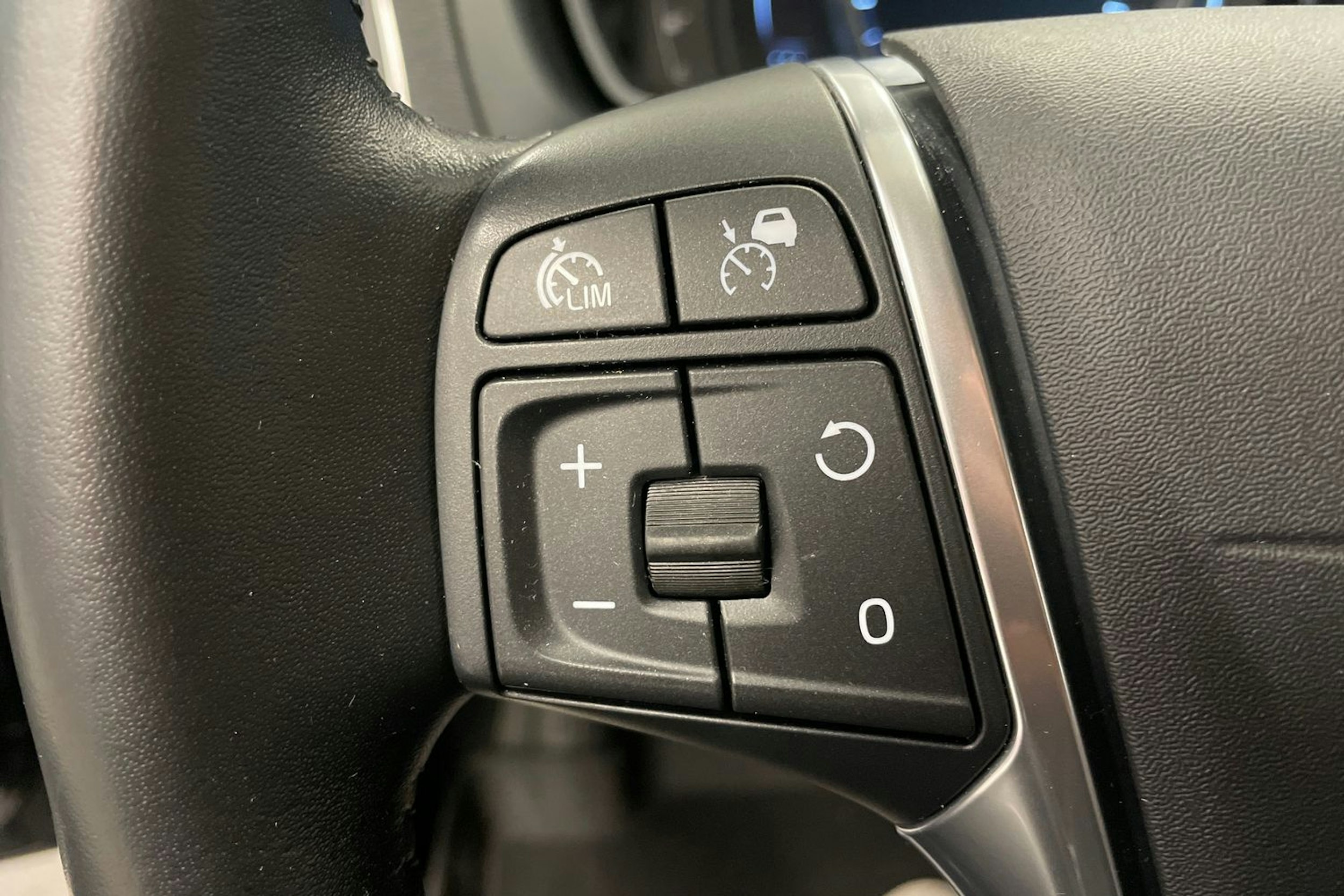 sininen Volvo V40 Cross Country 2016 kuva 19.