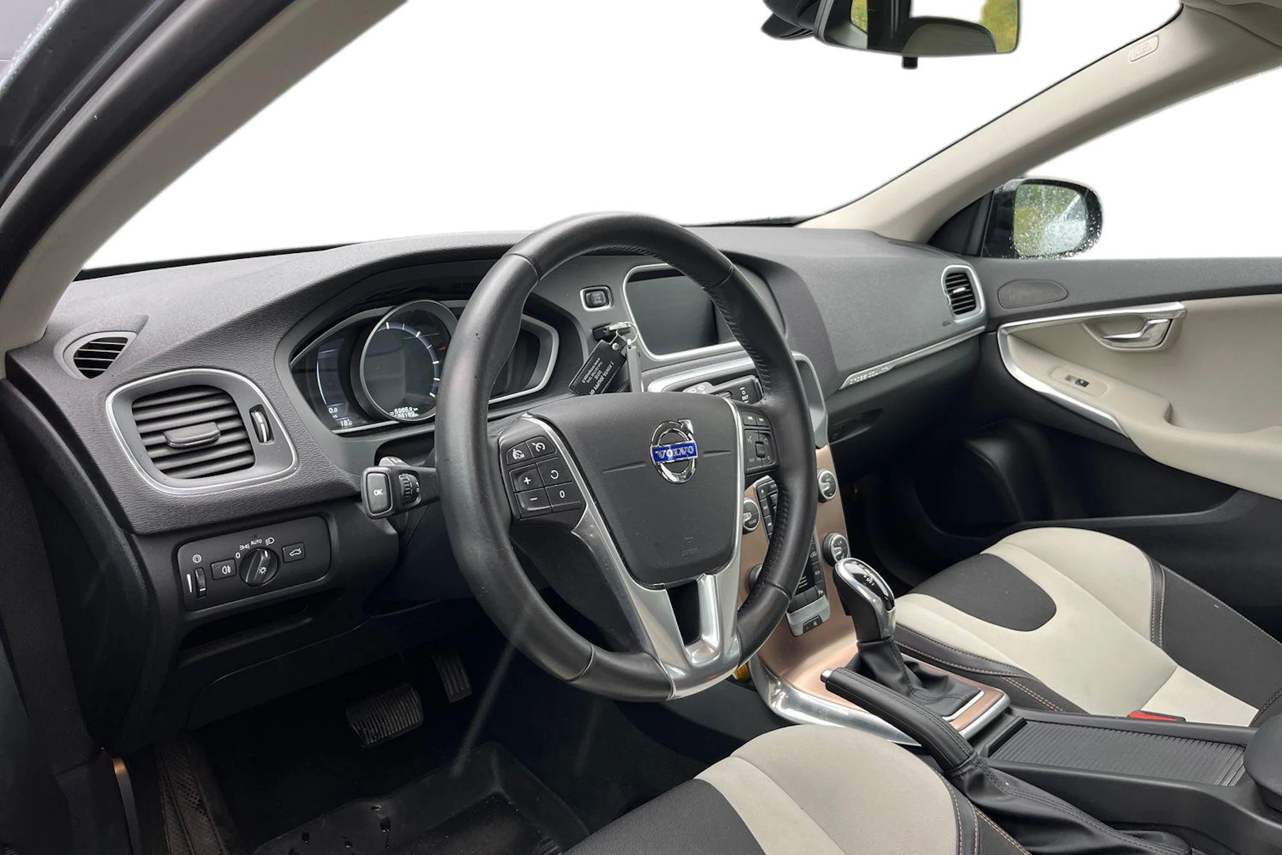 harmaa Volvo V40 Cross Country 2016 kuva 3.