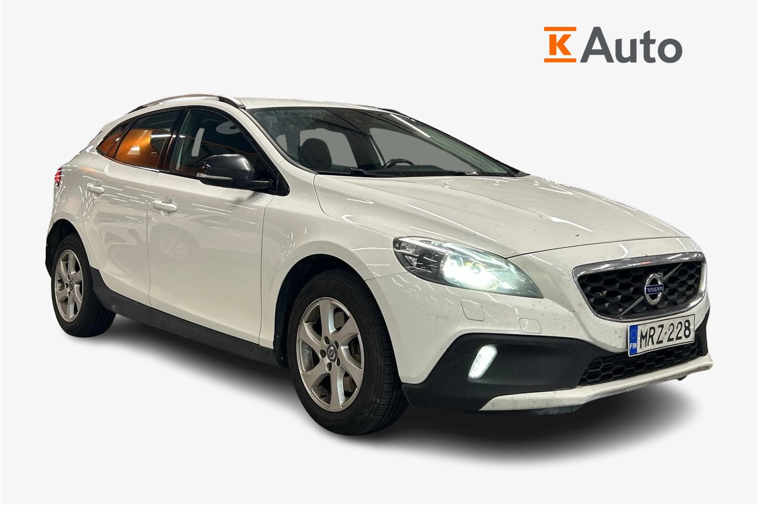 valkoinen Volvo V40 Cross Country 2016 kuva 1.