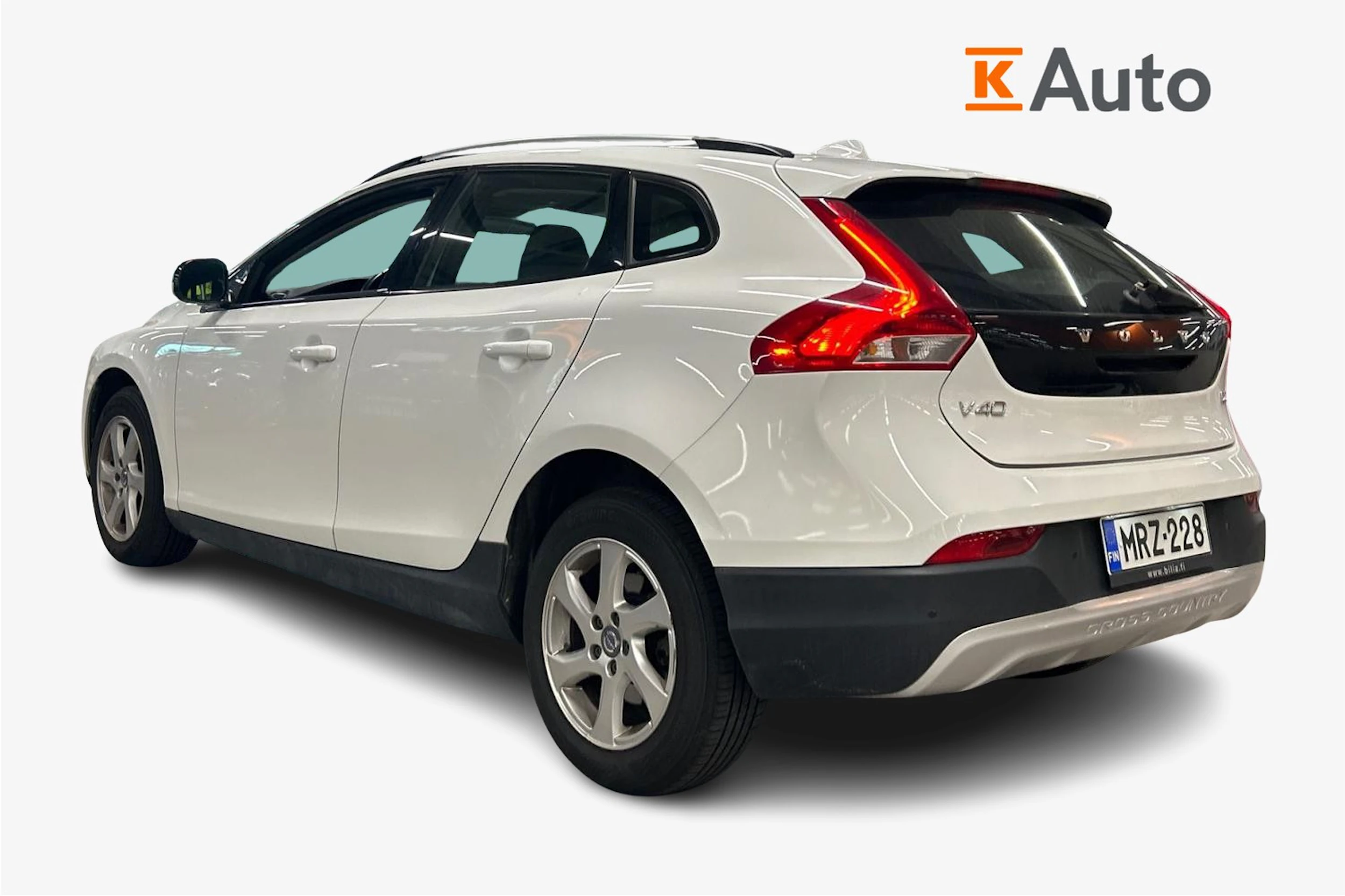 valkoinen Volvo V40 Cross Country 2016 kuva 2.