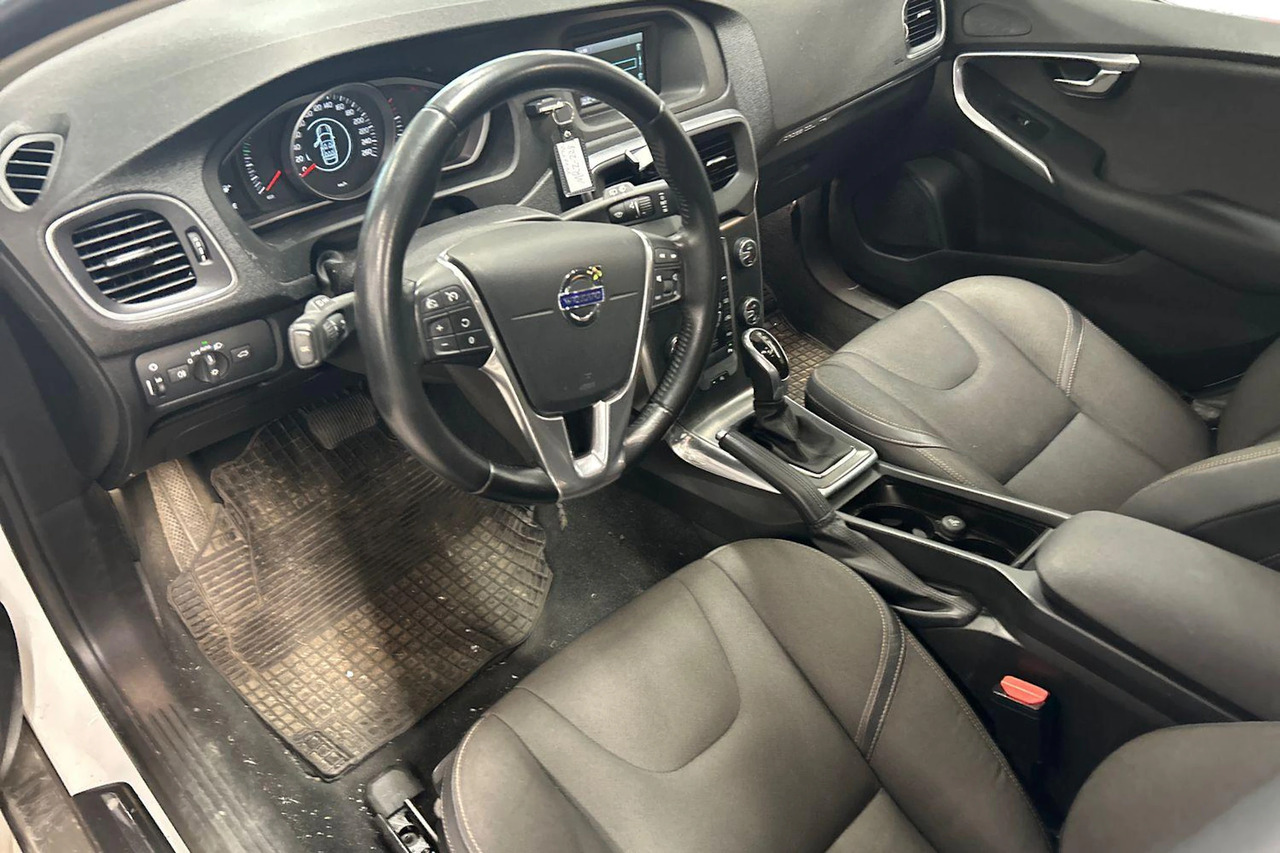 valkoinen Volvo V40 Cross Country 2016 kuva 3.