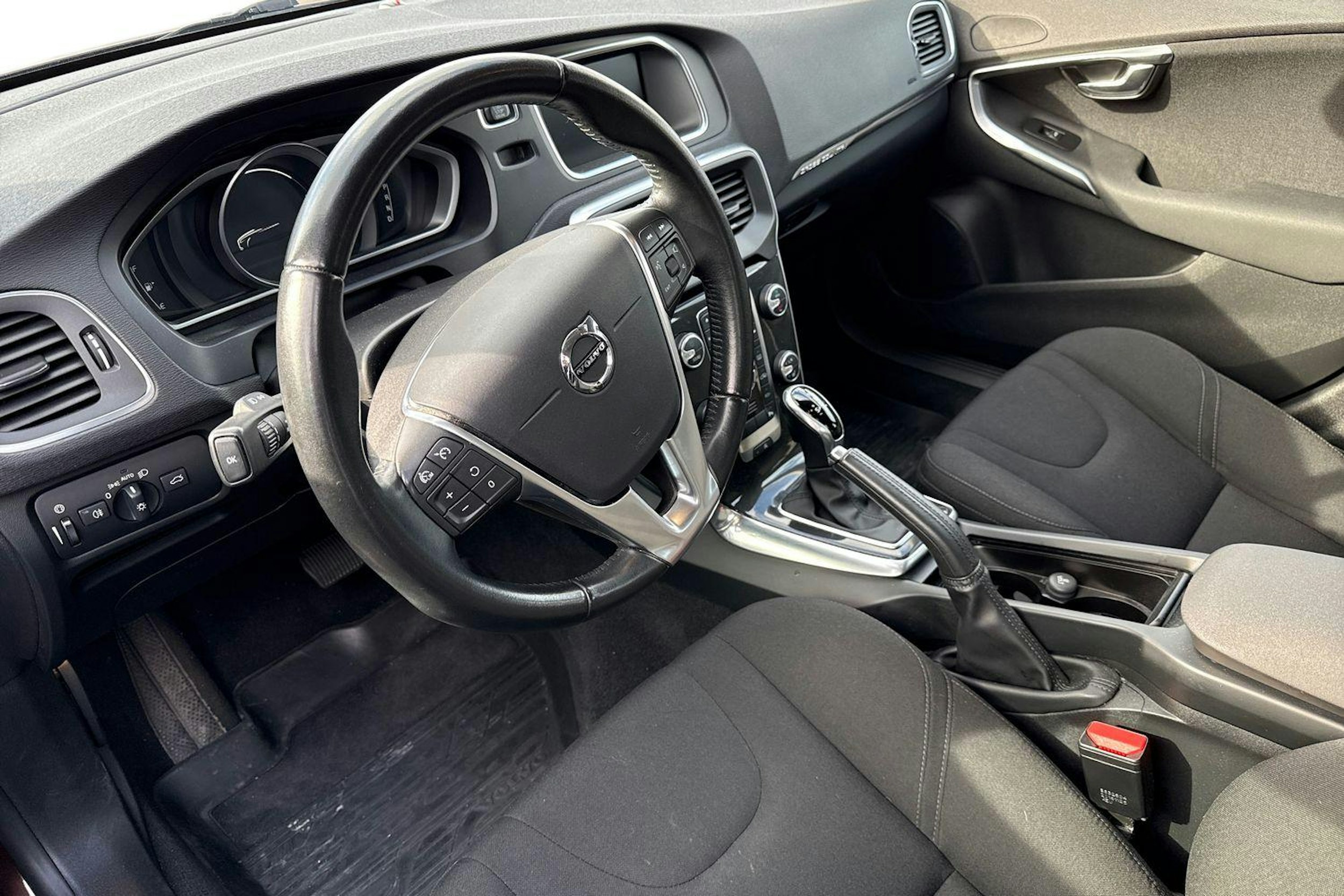 ruskea Volvo V40 Cross Country 2017 kuva 3.