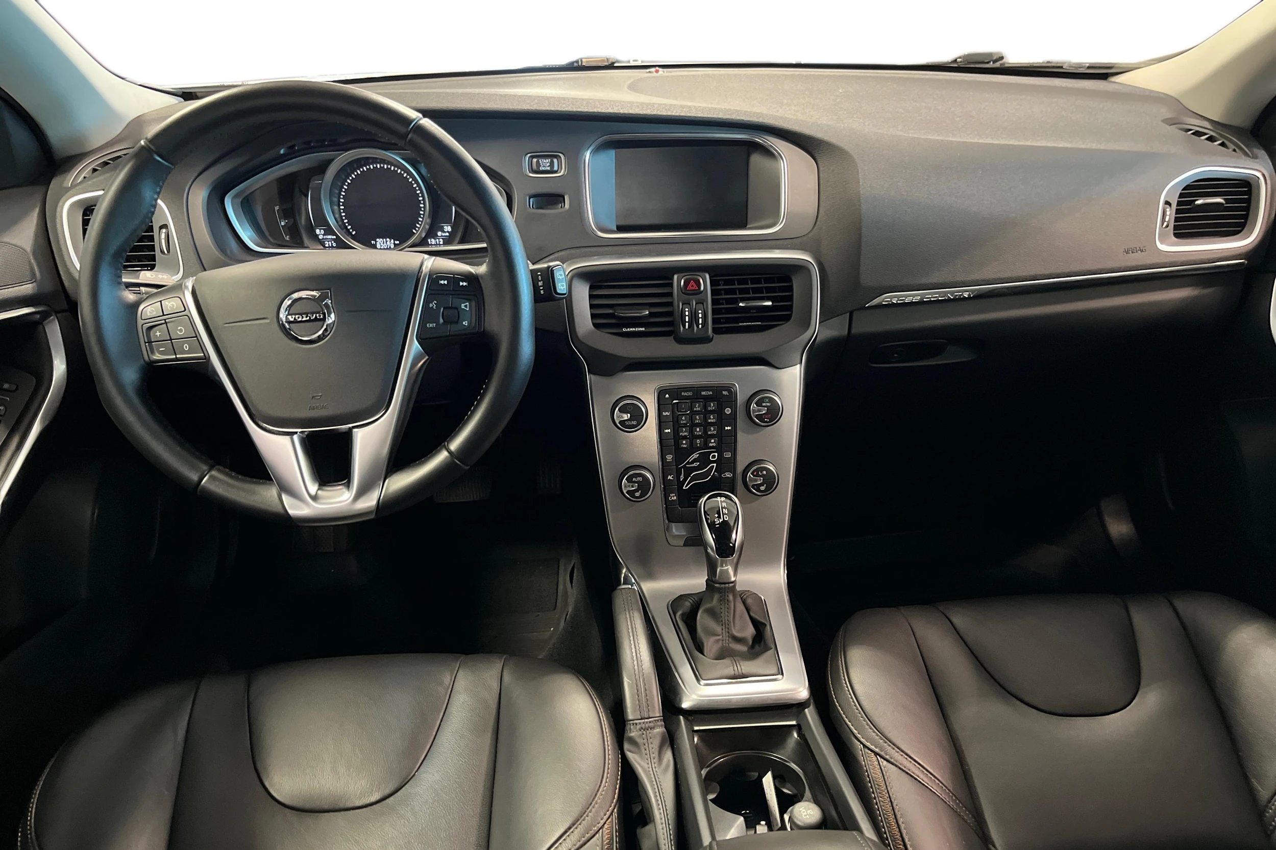 valkoinen Volvo V40 Cross Country 2017 kuva 7.