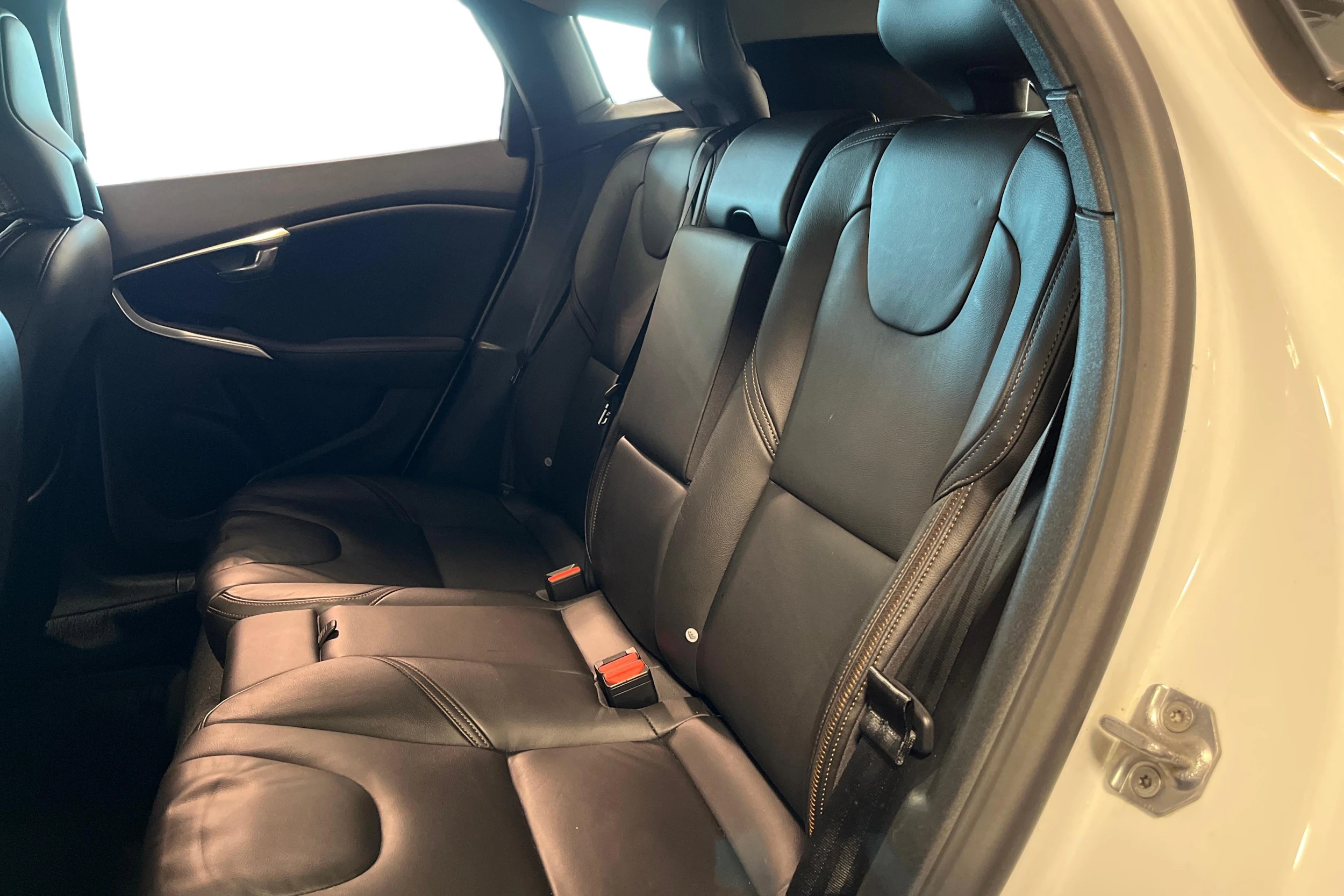 valkoinen Volvo V40 Cross Country 2017 kuva 8.