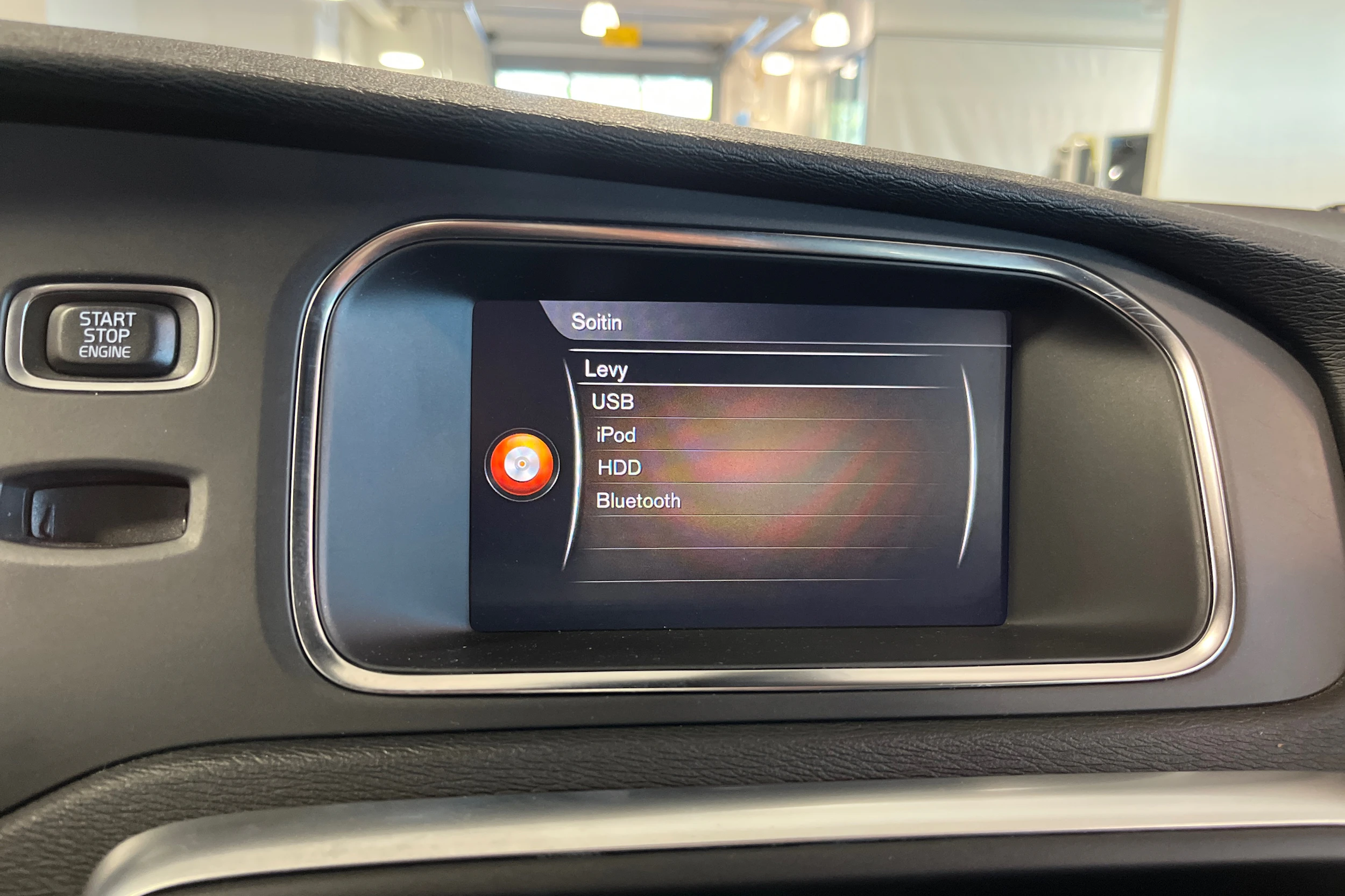 valkoinen Volvo V40 Cross Country 2017 kuva 13.