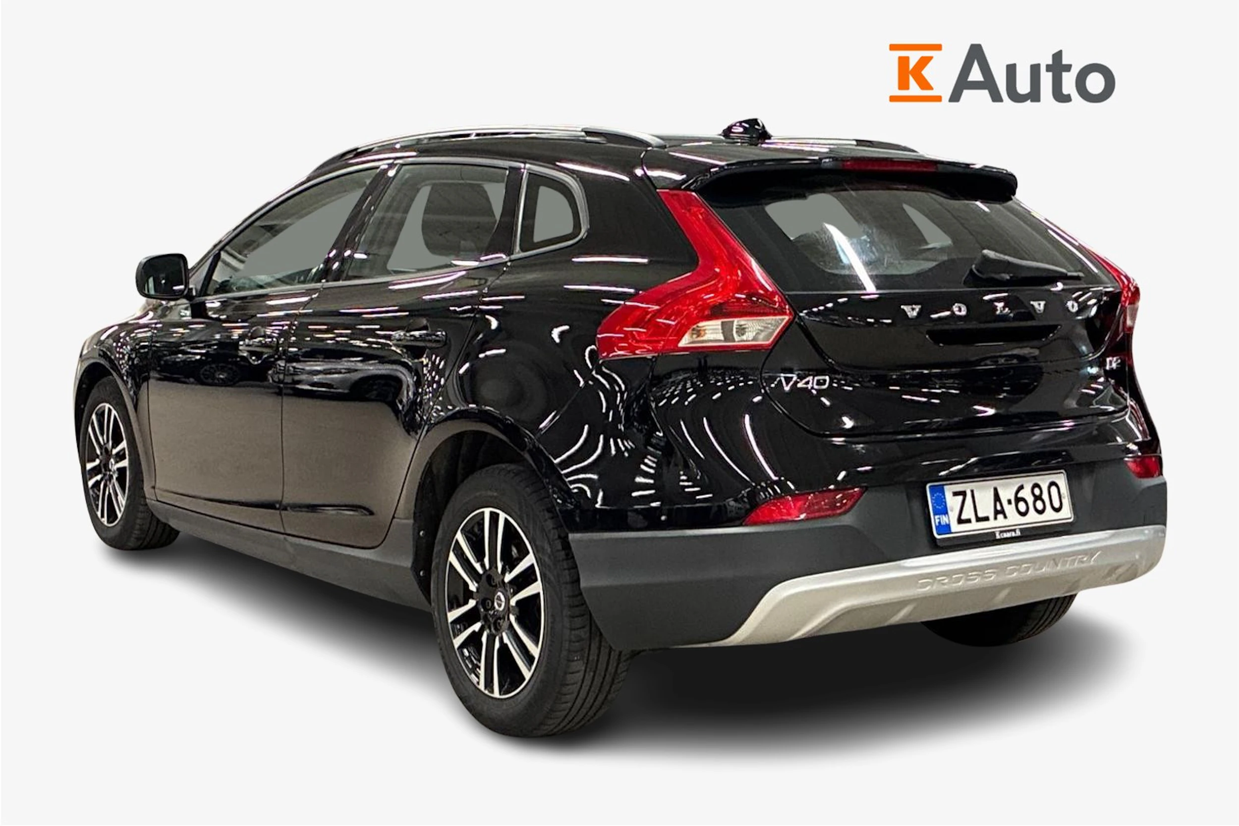 musta Volvo V40 Cross Country 2017 kuva 2.