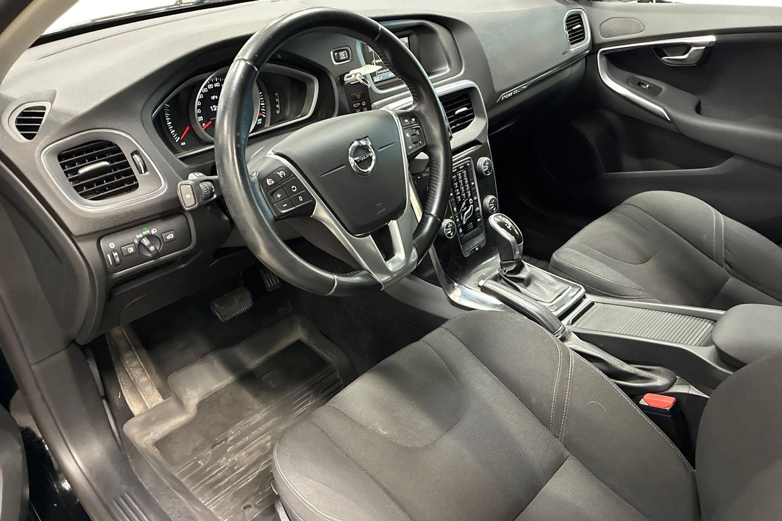 musta Volvo V40 Cross Country 2017 kuva 6.