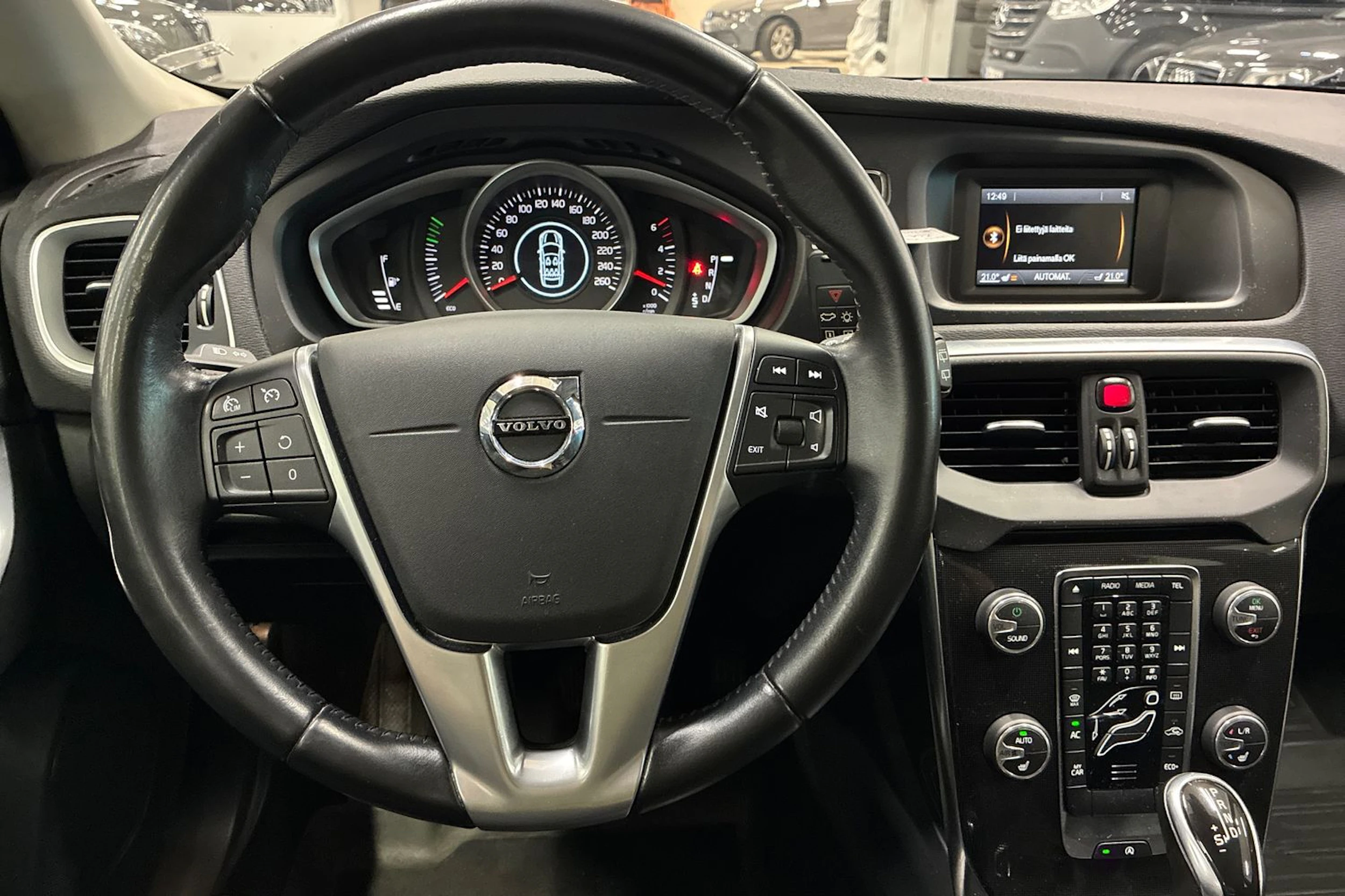 musta Volvo V40 Cross Country 2017 kuva 11.