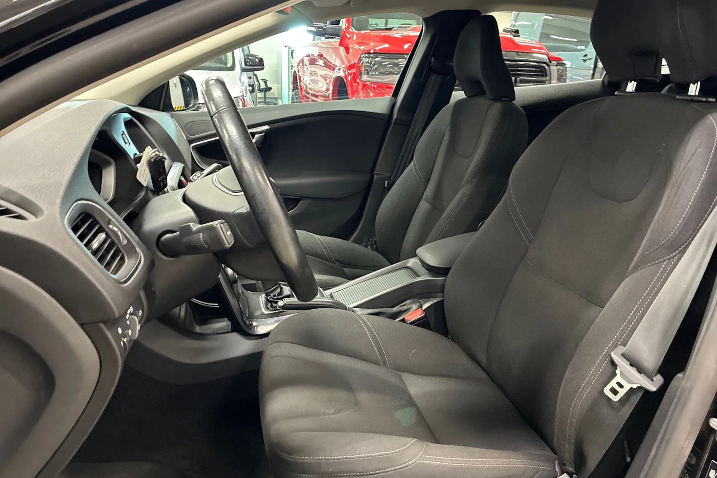 musta Volvo V40 Cross Country 2017 kuva 21.