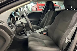 musta Volvo V40 Cross Country 2017 kuva 21.