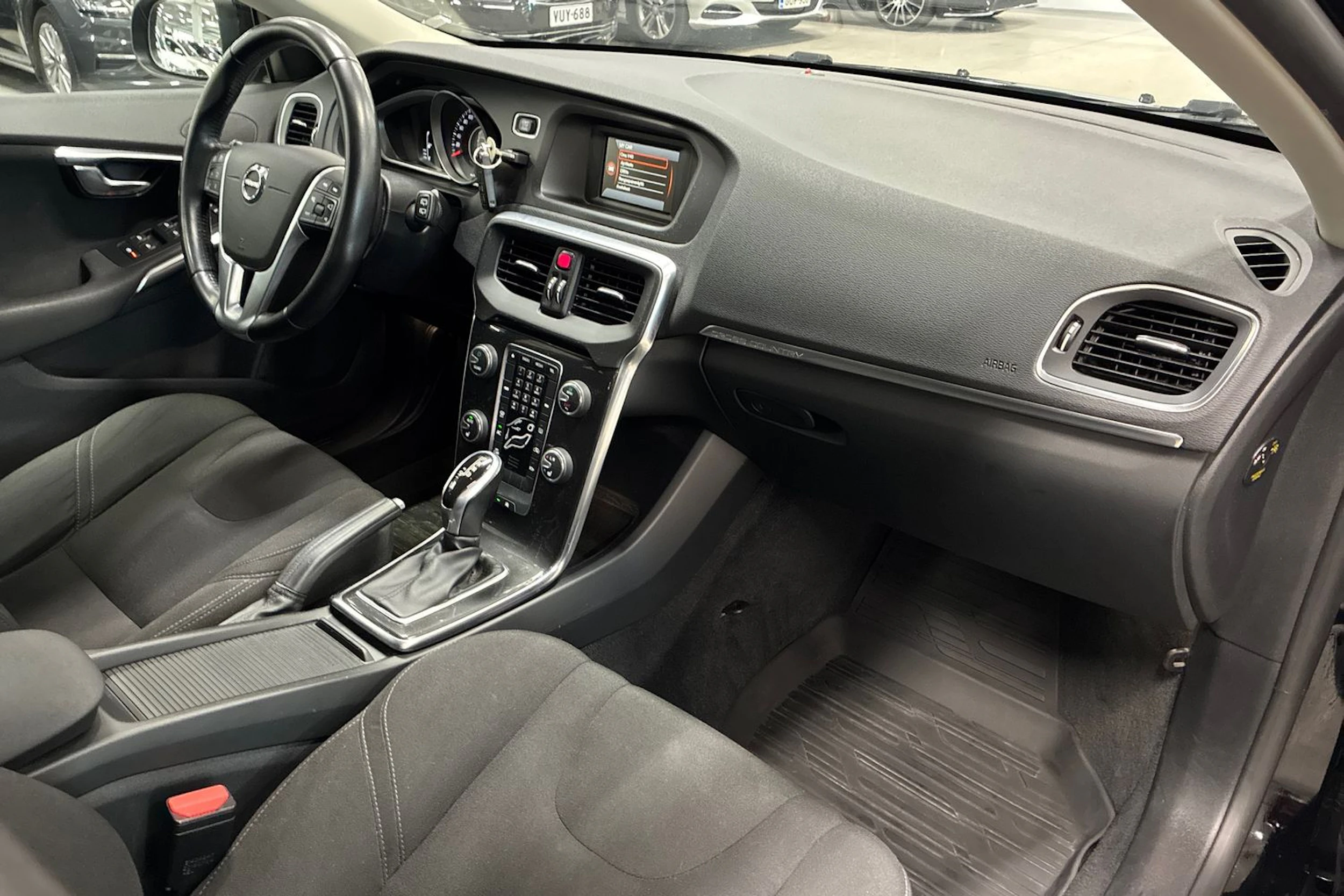 musta Volvo V40 Cross Country 2017 kuva 24.