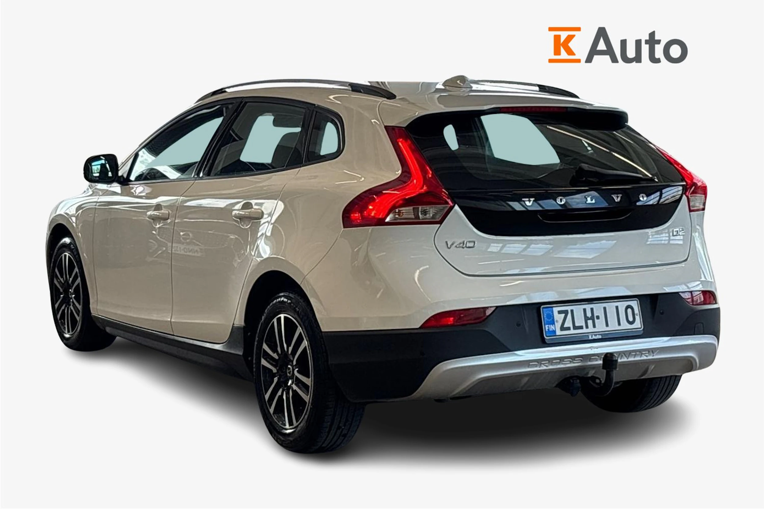 Valkoinen Volvo V40 Cross Country 2017 kuva 3.