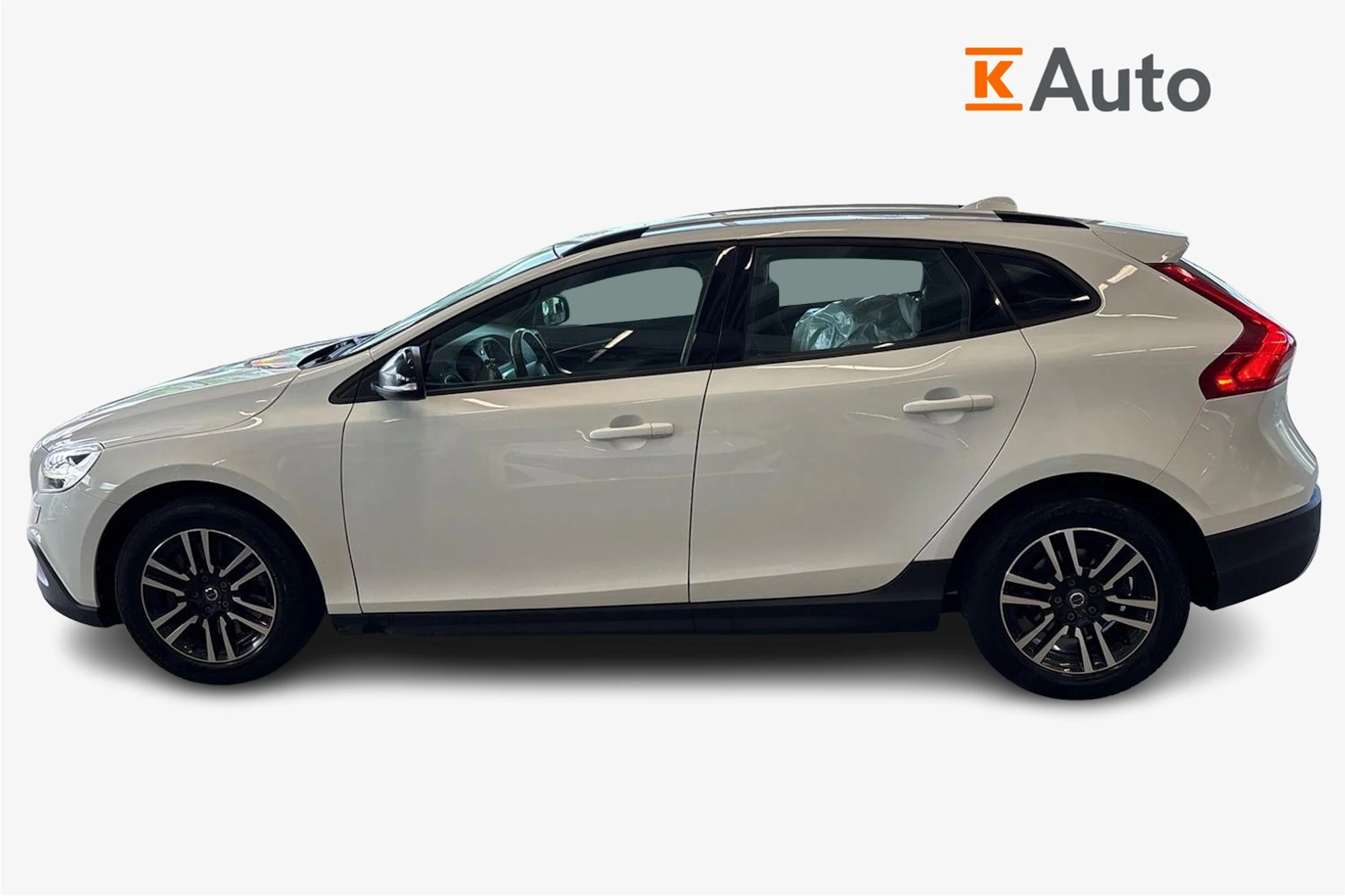 Valkoinen Volvo V40 Cross Country 2017 kuva 7.