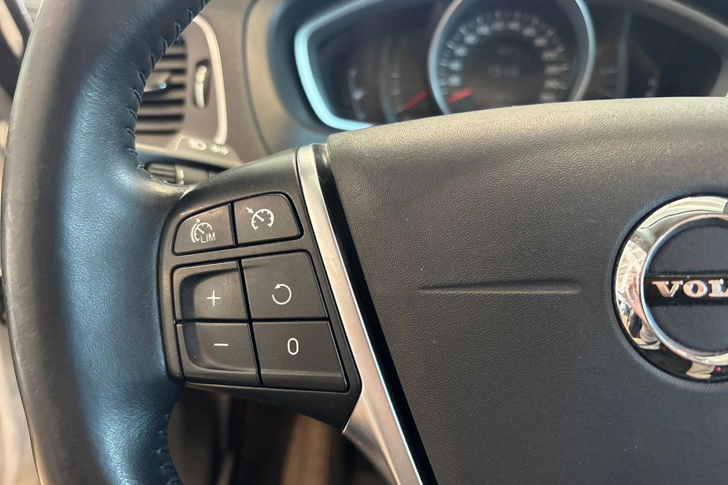 Valkoinen Volvo V40 Cross Country 2017 kuva 23.