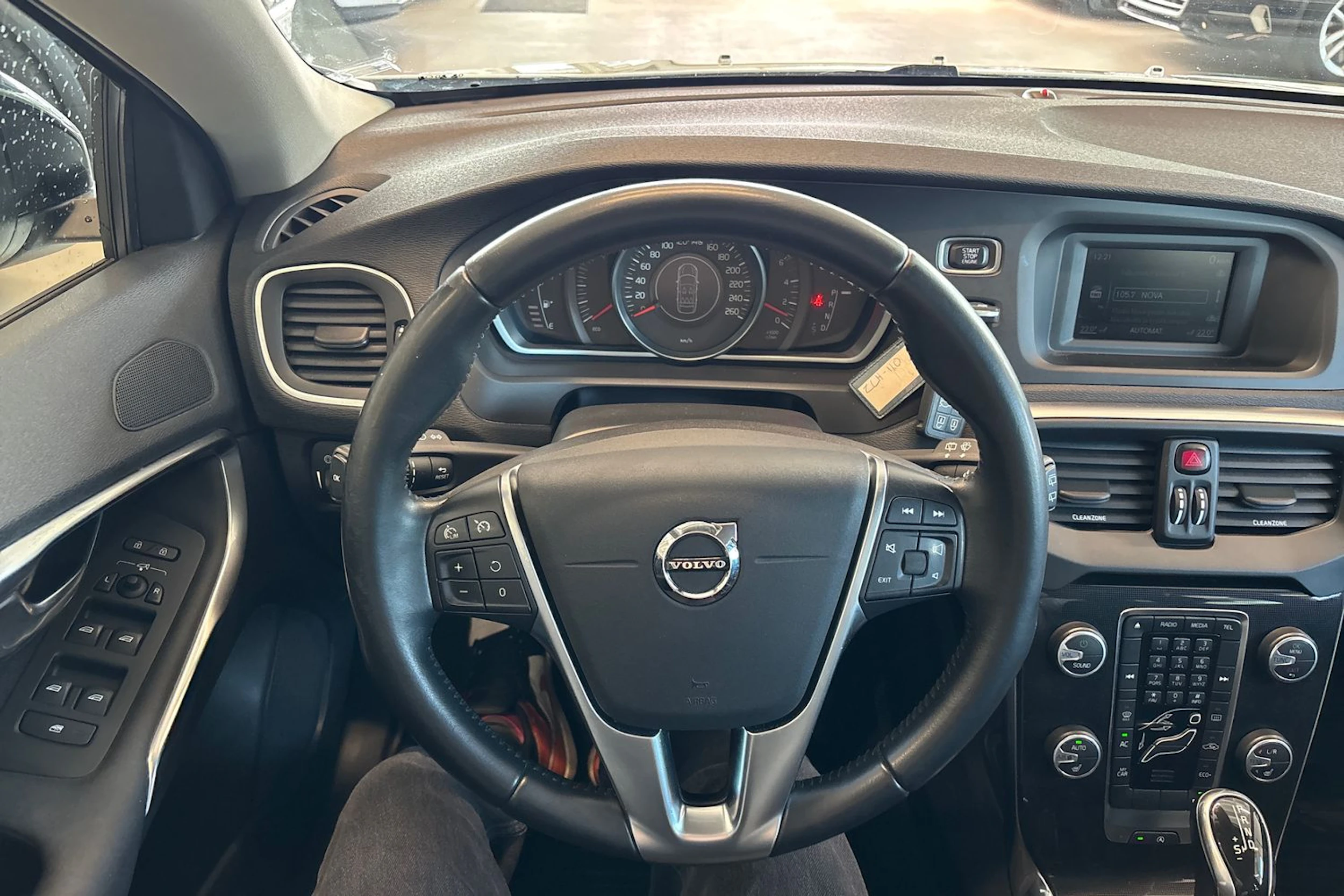 Valkoinen Volvo V40 Cross Country 2017 kuva 32.